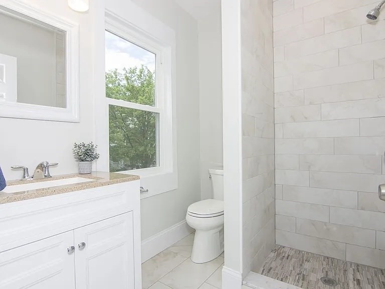 79 Thurston St # 2 Property Photo 8