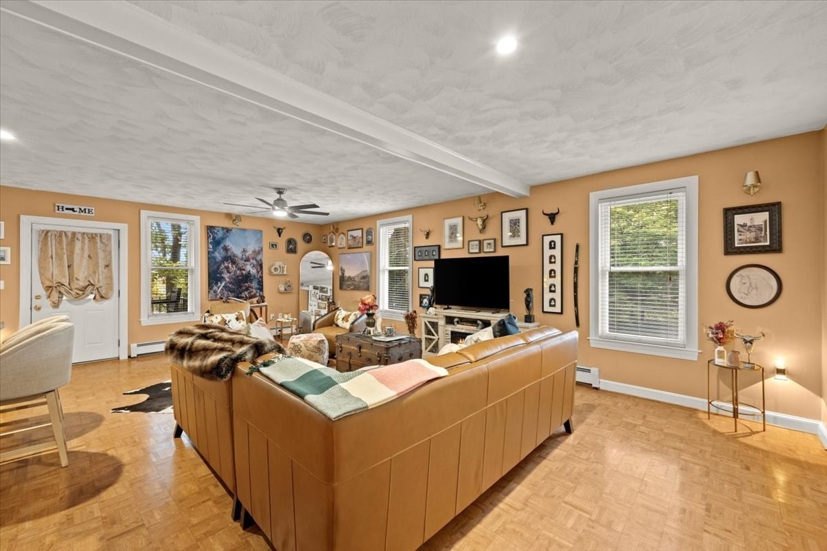 24 Union St # D Property Photo 6