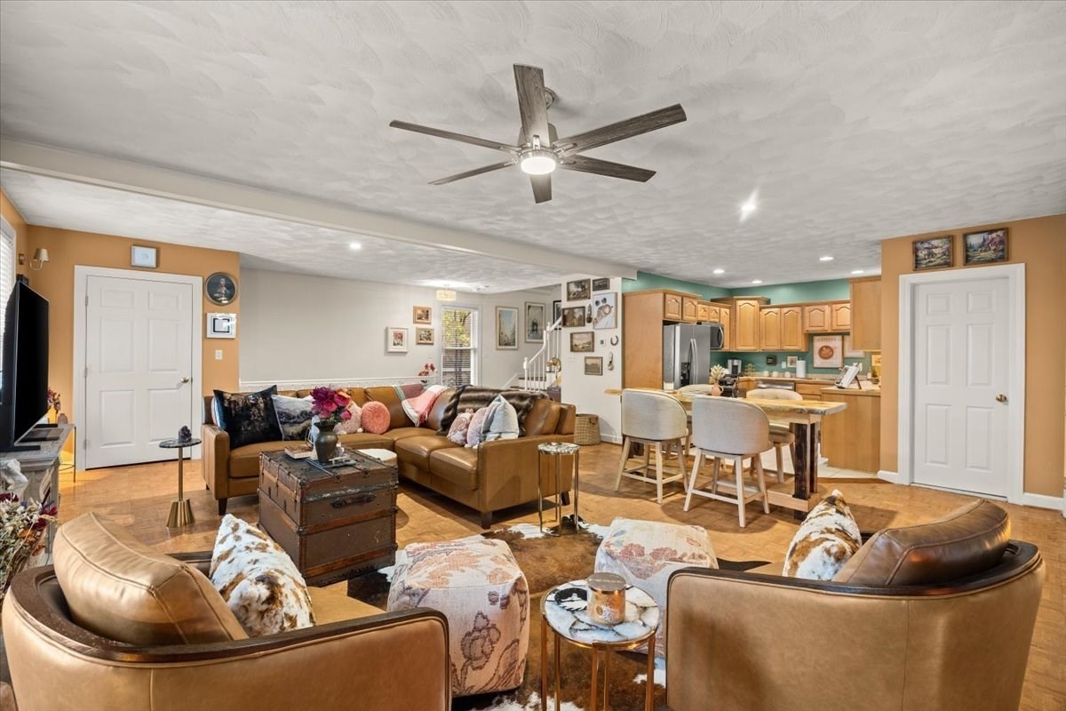 24 Union St # D Property Photo 11