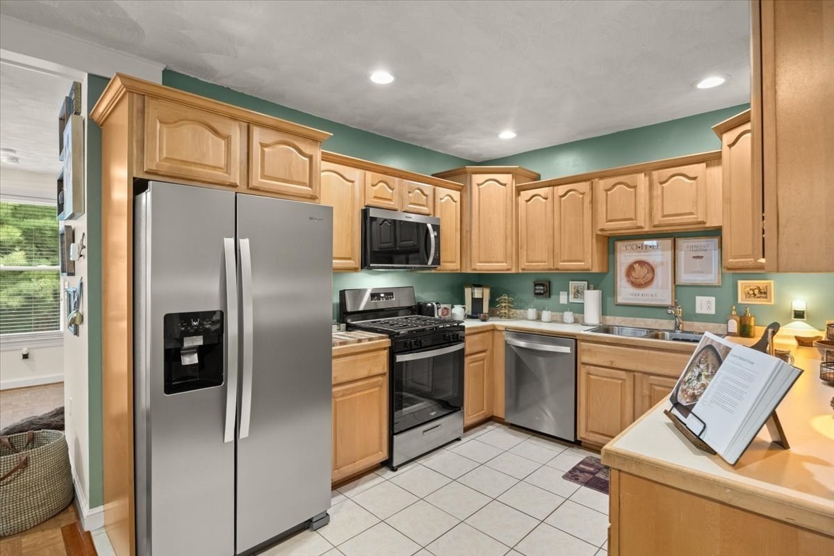 24 Union St # D Property Photo 16