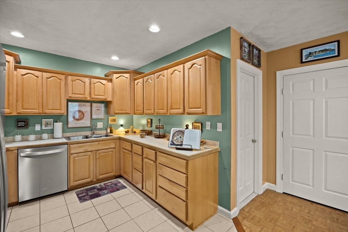 24 Union St # D Property Photo 18