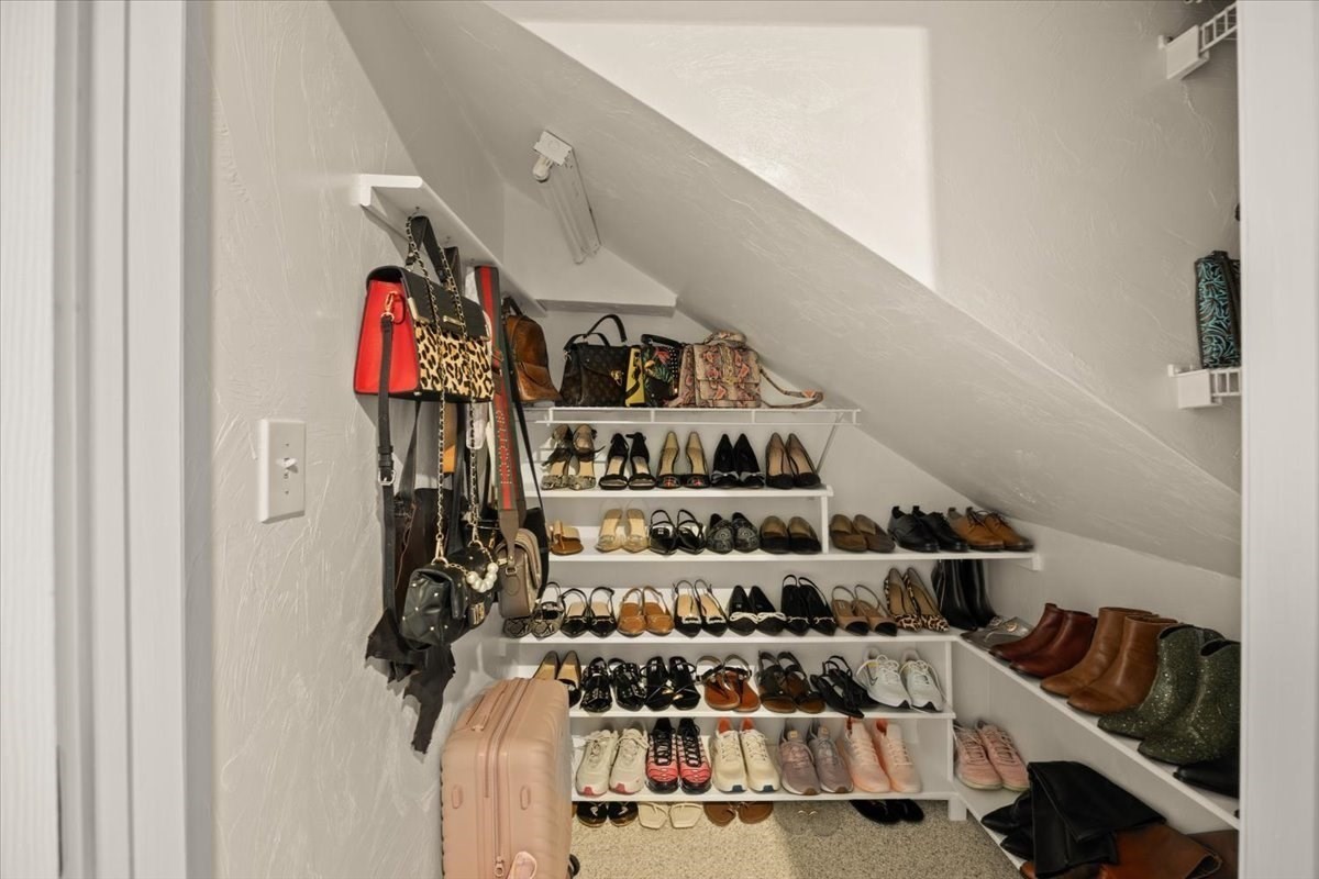 24 Union St # D Property Photo 27
