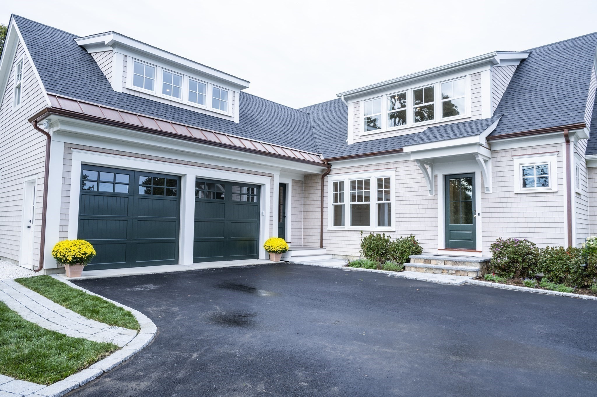 35 Crows Pond Rd Property Photo 2