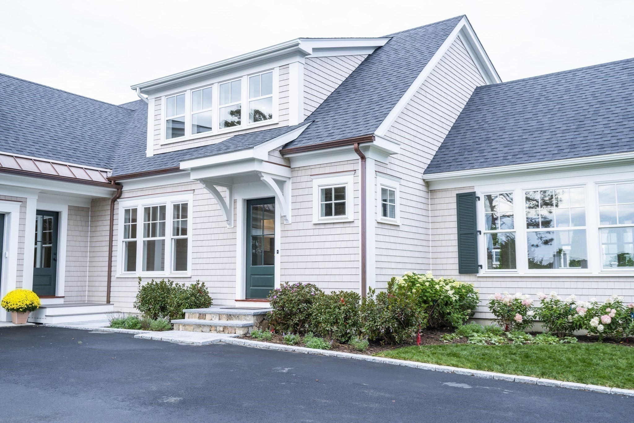 35 Crows Pond Rd Property Photo 3