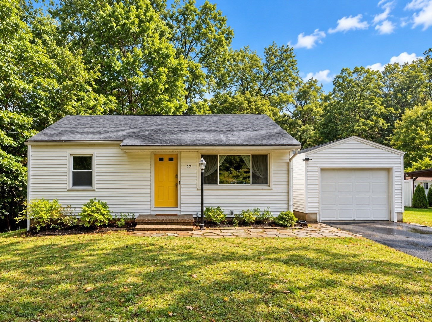 27 E Green St Property Photo 1