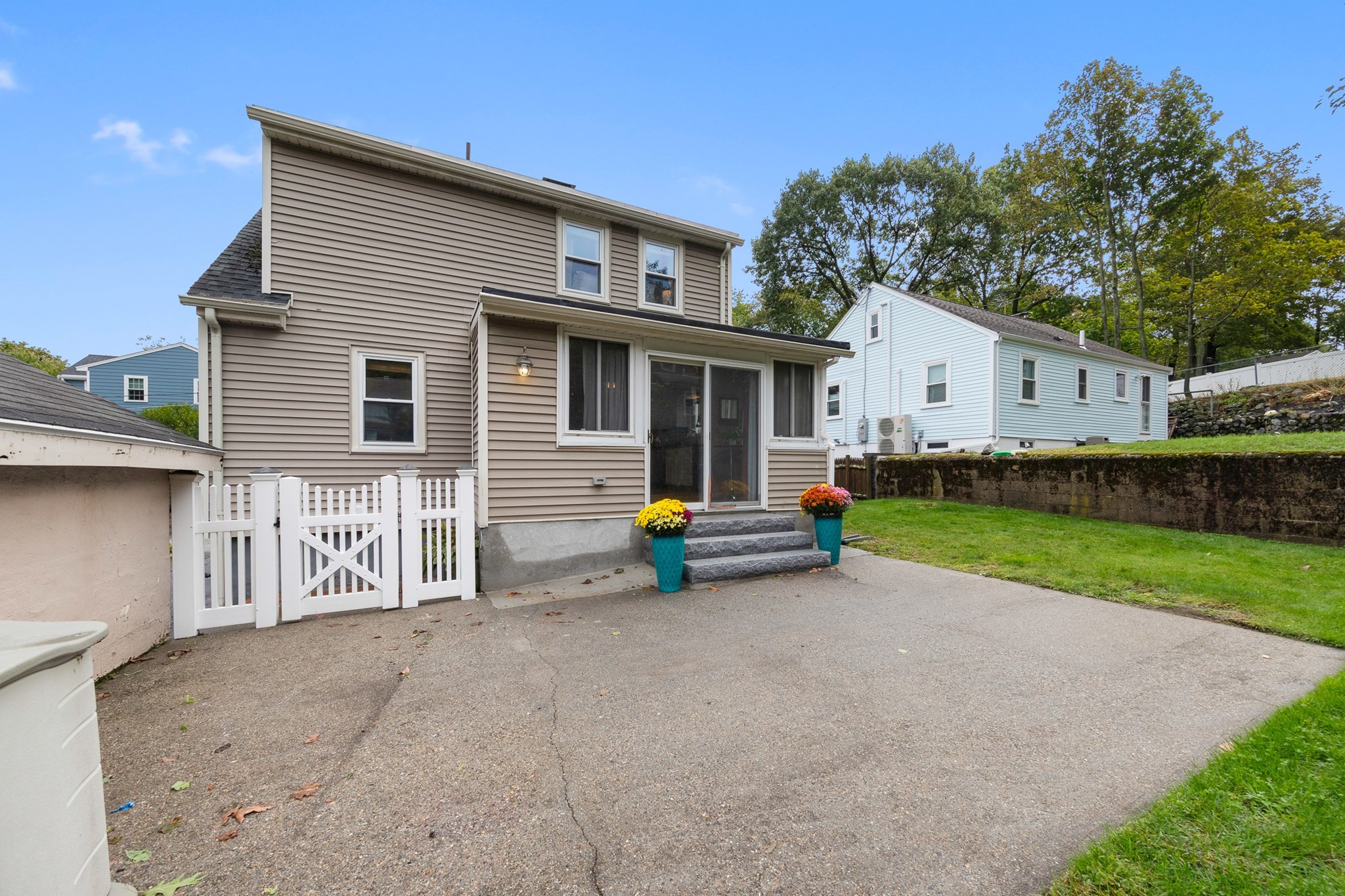 22 Ash St Property Photo 6