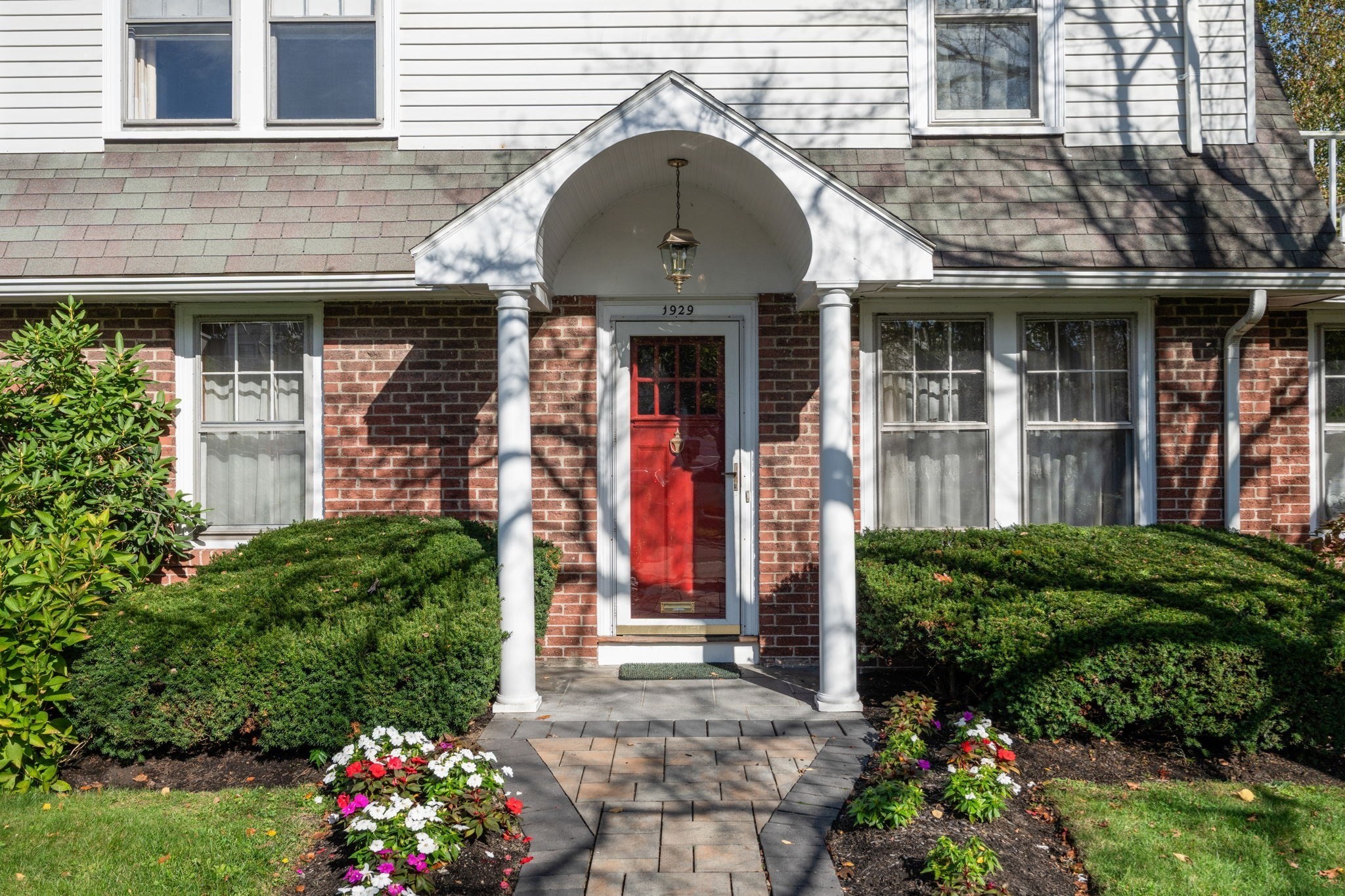 1929 Commonwealth Ave Property Photo 4