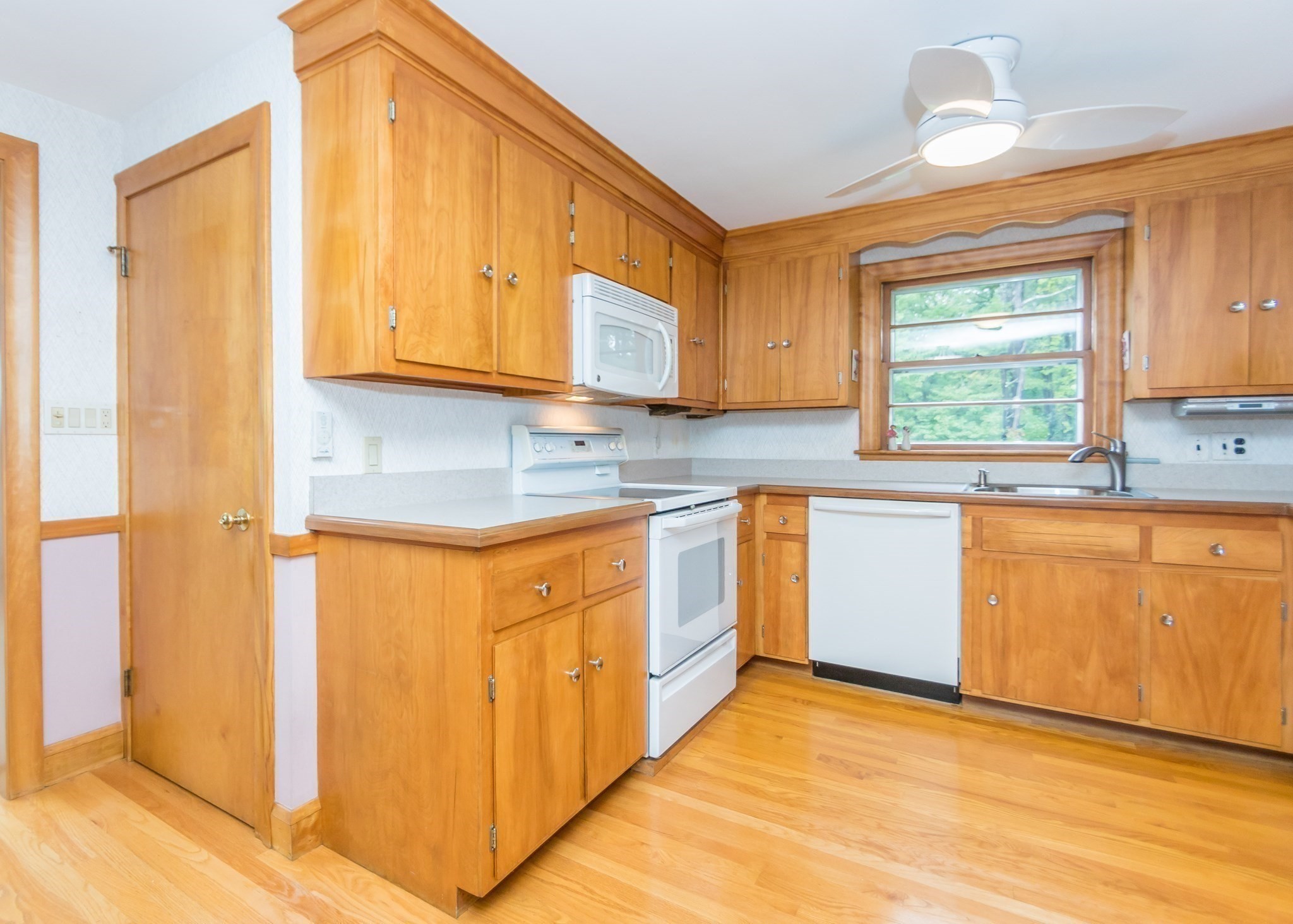 1785 Trapelo Road Property Photo 7
