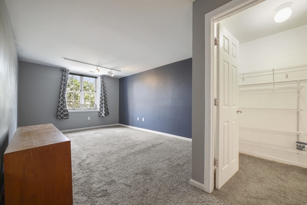 1303 Carriage Ln # 1303 Property Photo 6