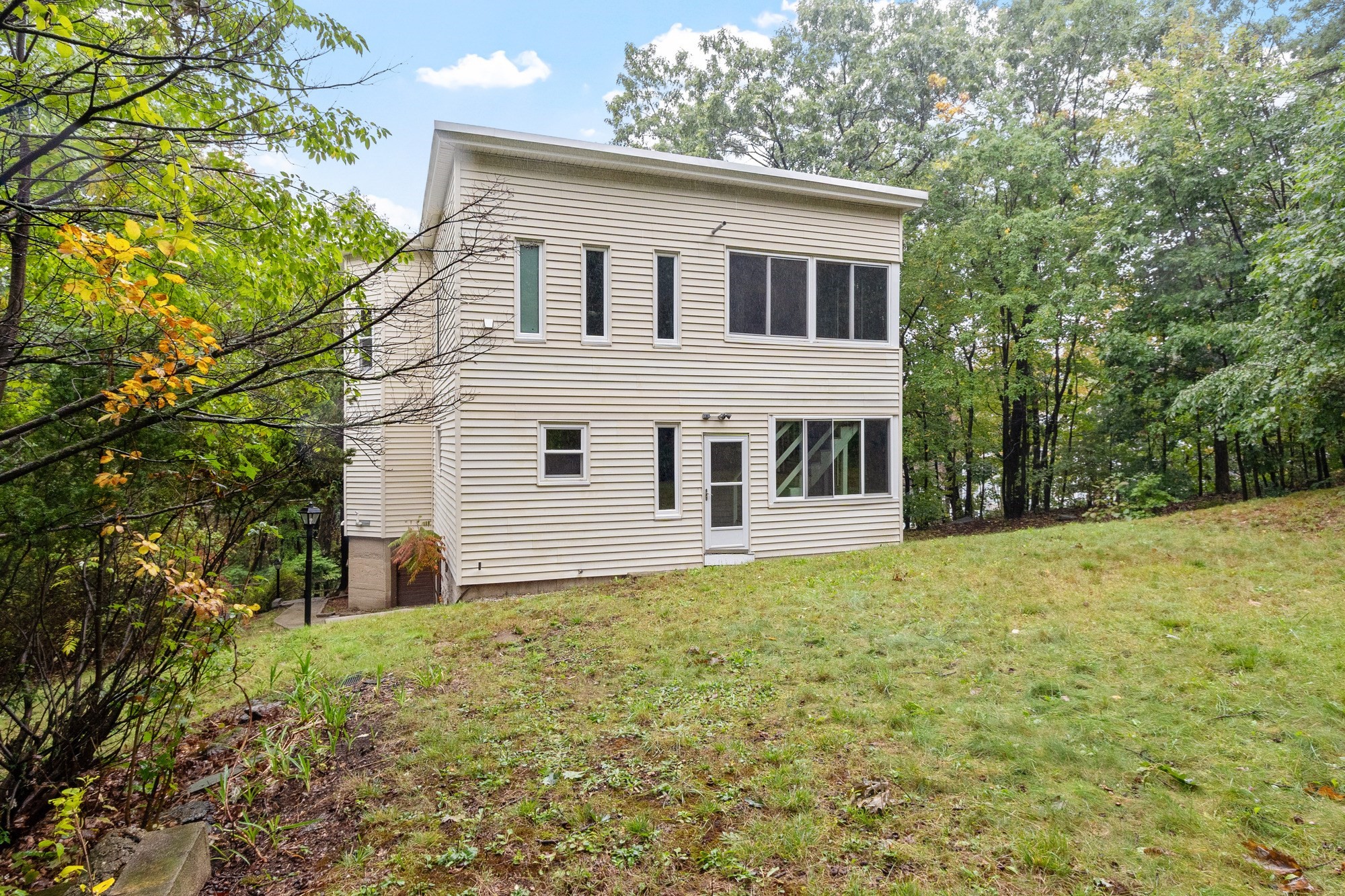 15 Nutting St Property Photo 5