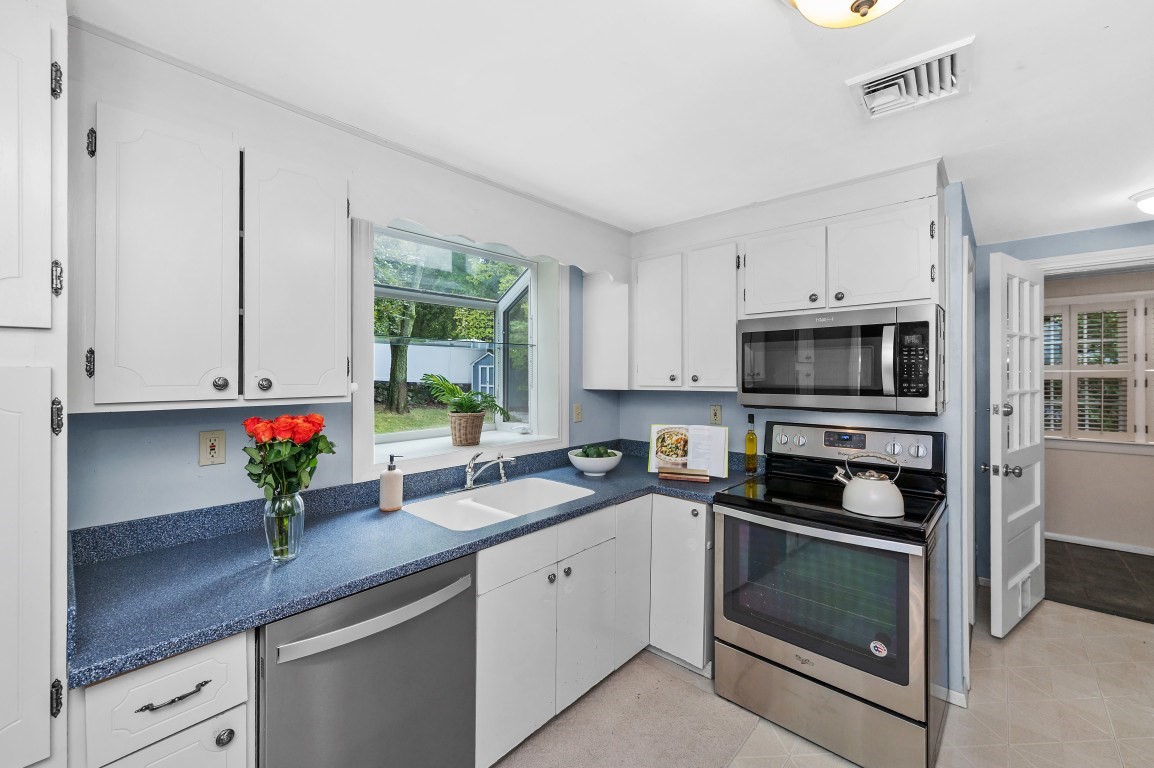 203 Woburn Street Property Photo 6