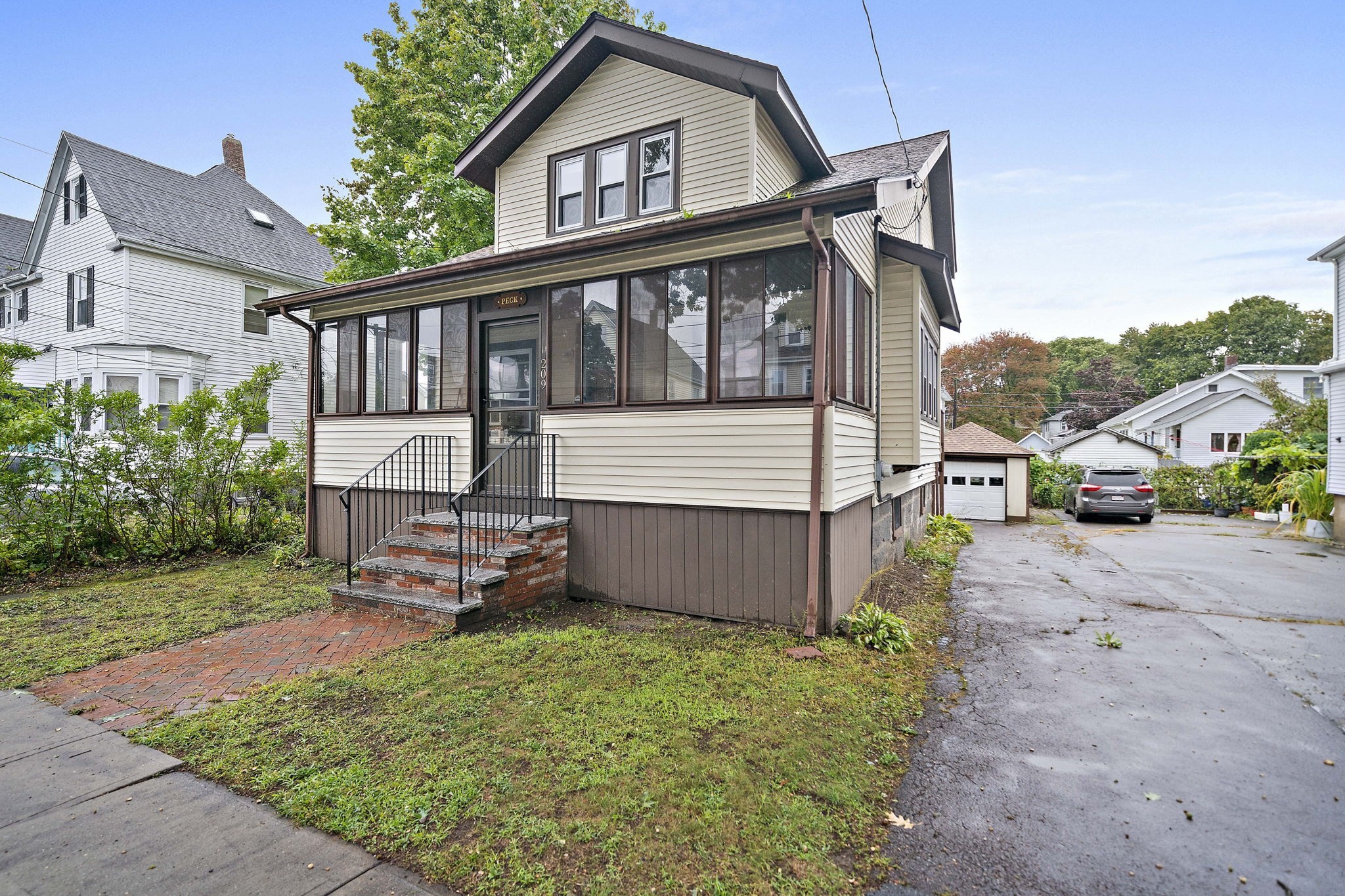 209 Highland Ave Property Photo 1