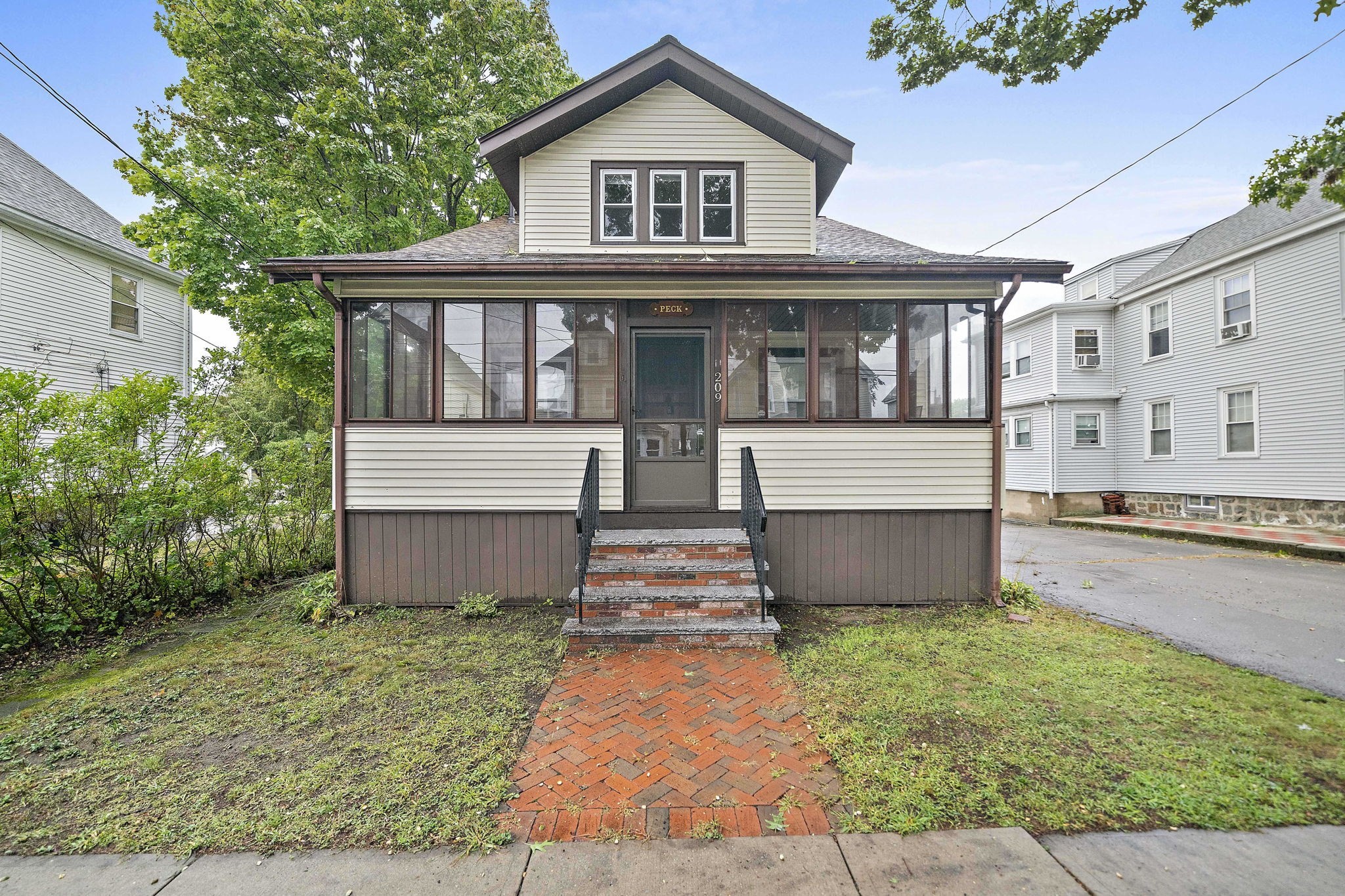 209 Highland Ave Property Photo 2