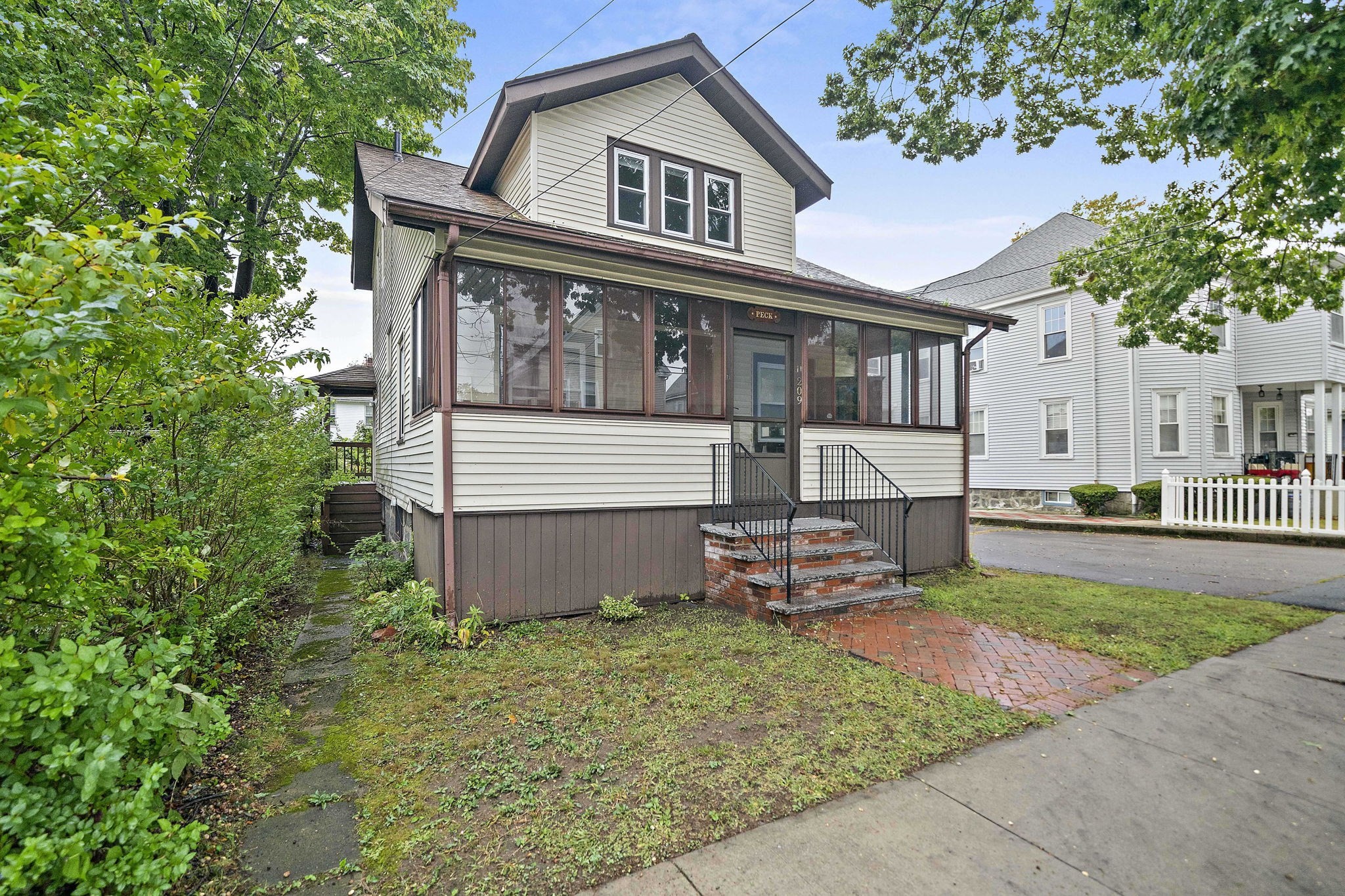 209 Highland Ave Property Photo 3
