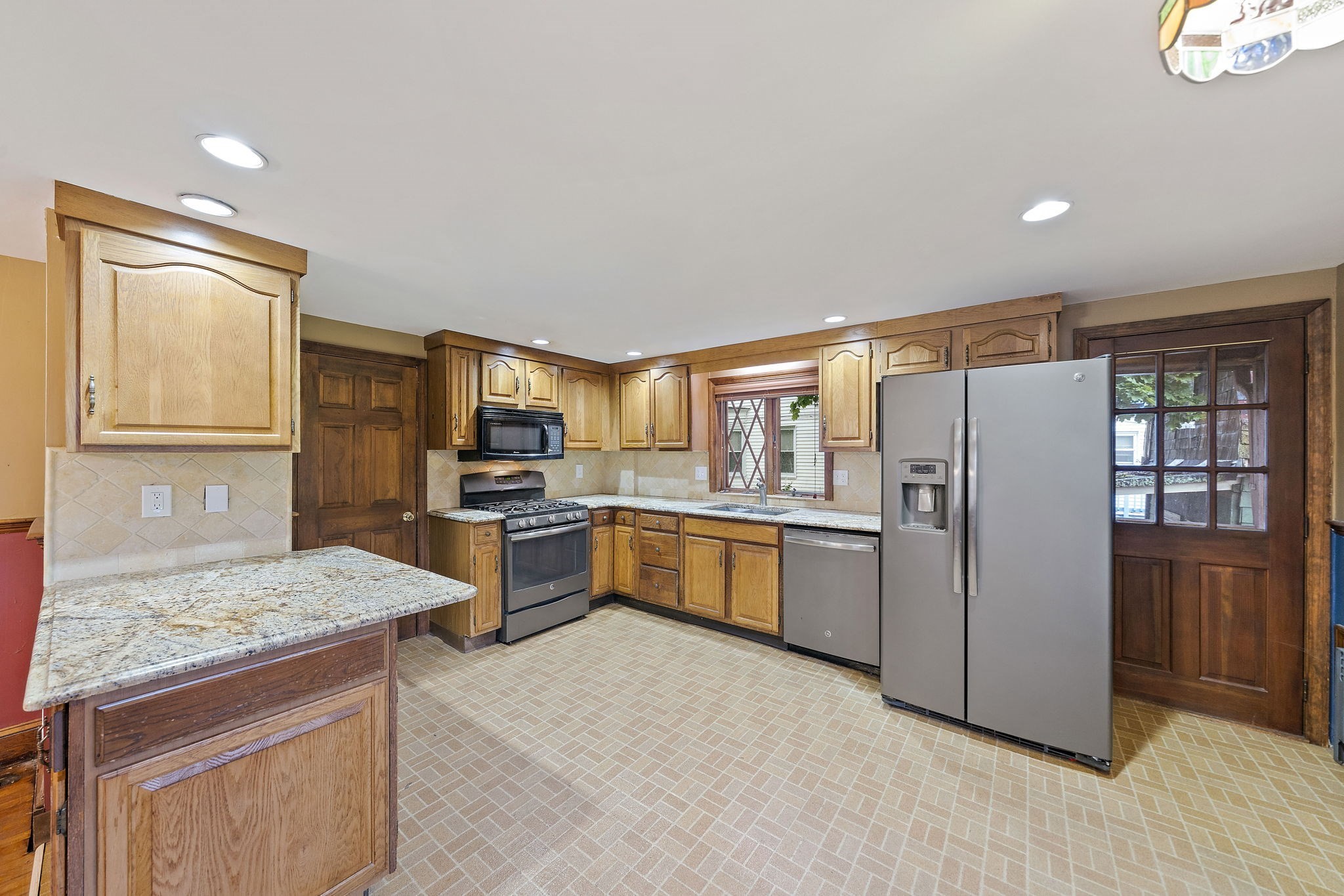209 Highland Ave Property Photo 4