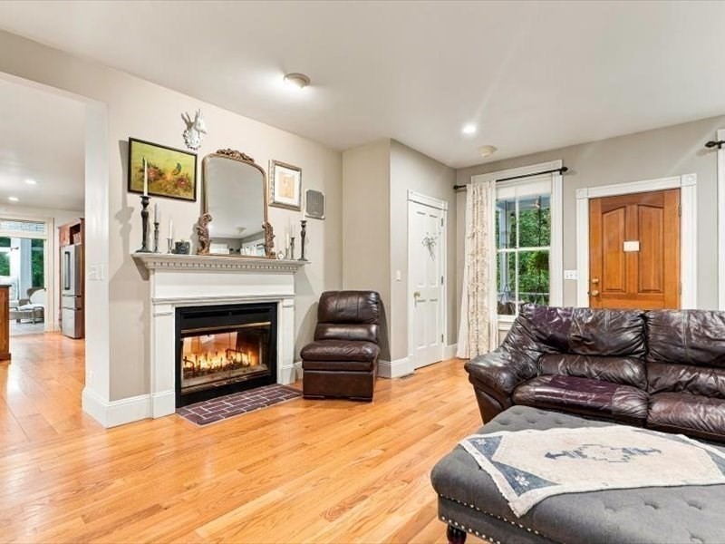 63 Wood St Property Photo 5