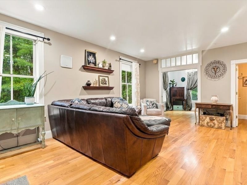 63 Wood St Property Photo 6