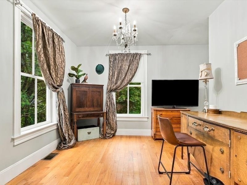 63 Wood St Property Photo 7