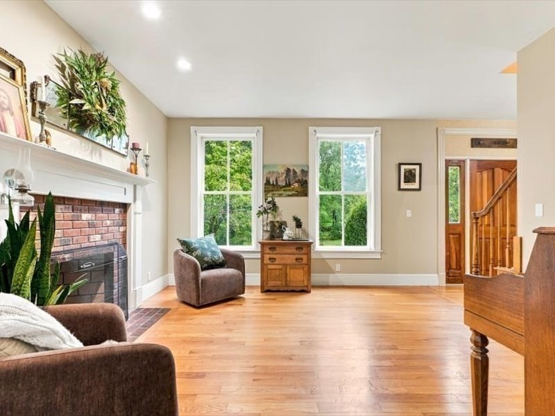 63 Wood St Property Photo 11