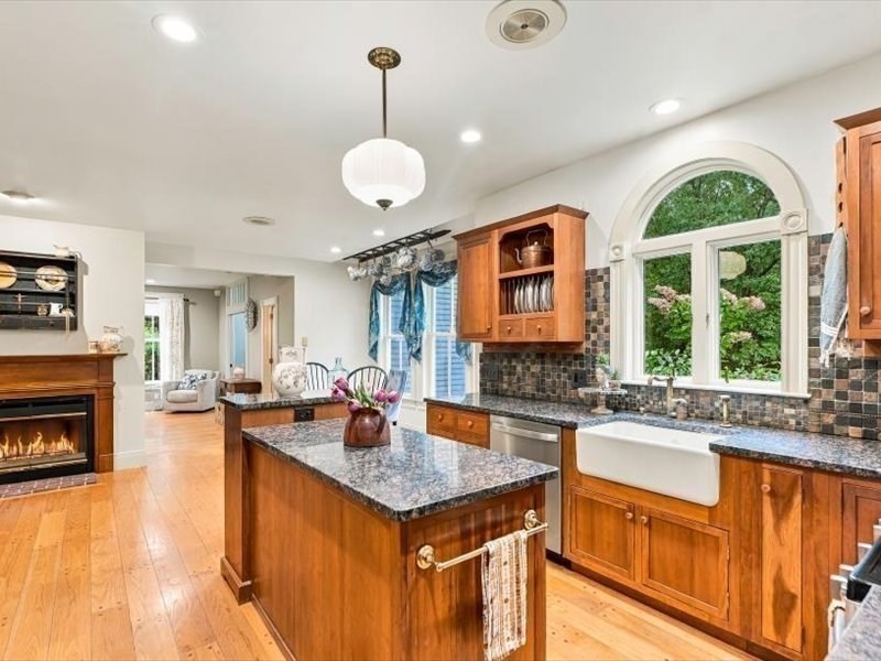 63 Wood St Property Photo 14