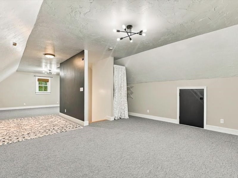 63 Wood St Property Photo 34