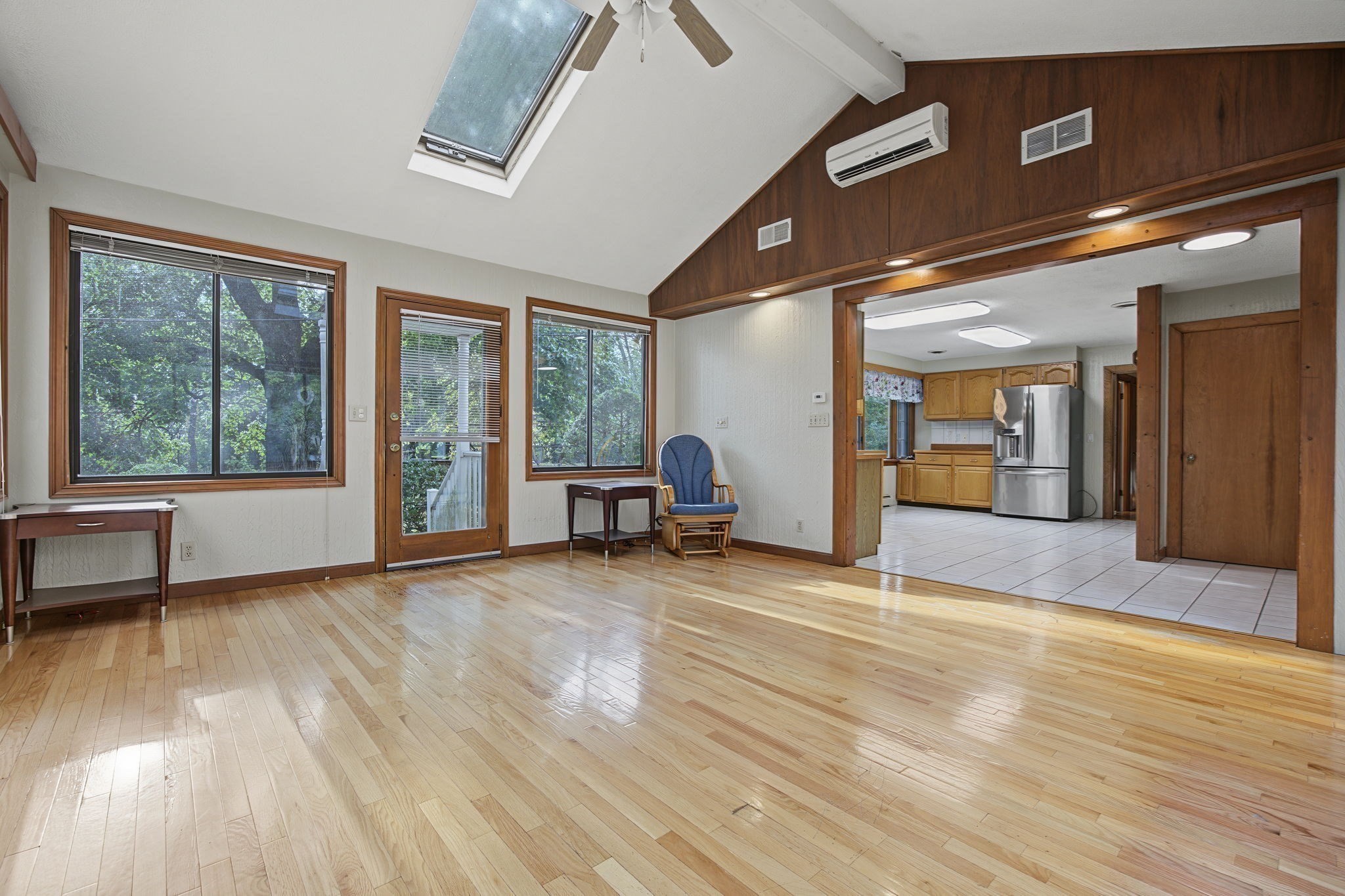 1066 Main St Property Photo 5