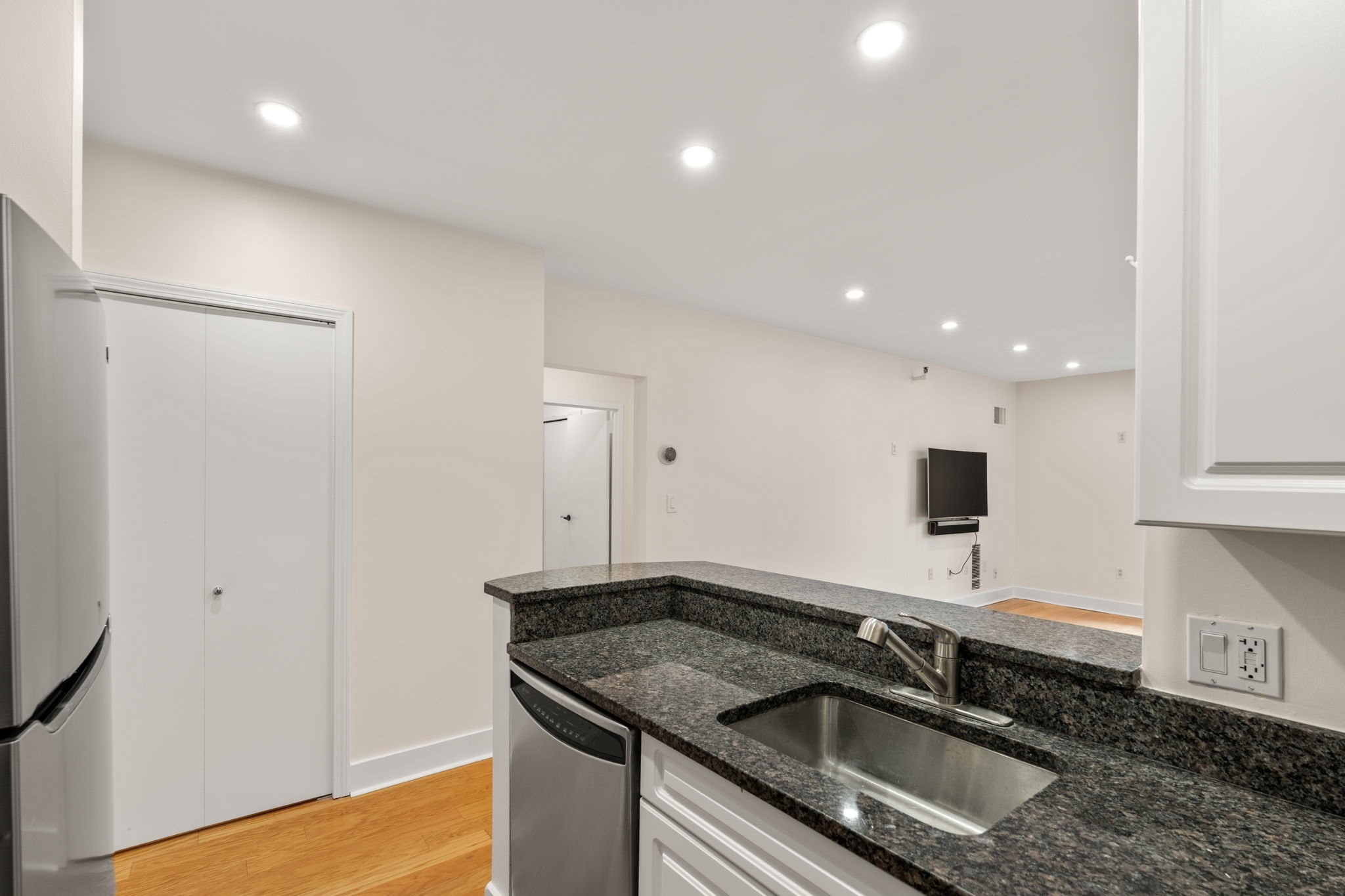42 8th St # 1104 Property Photo 14