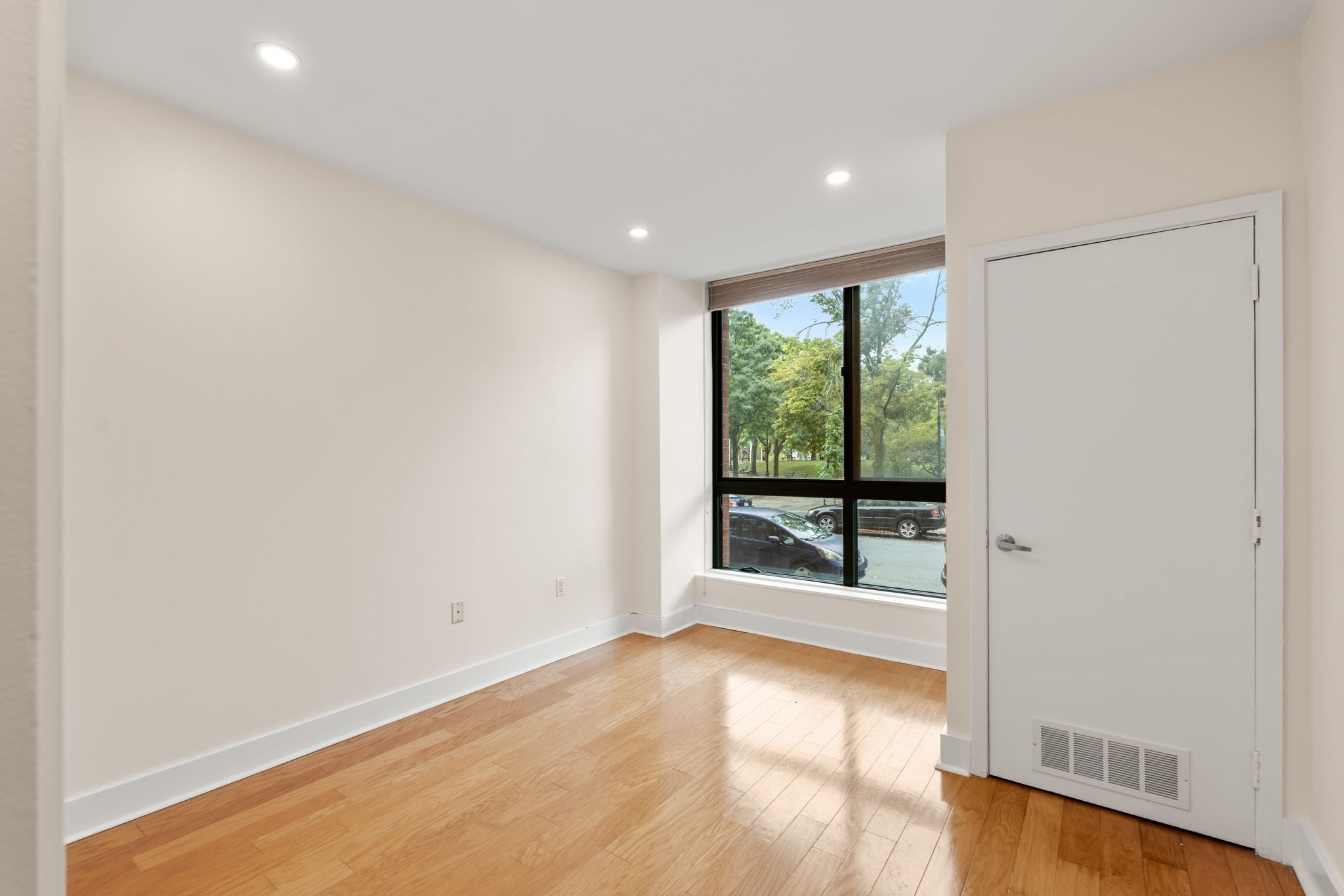 42 8th St # 1104 Property Photo 15