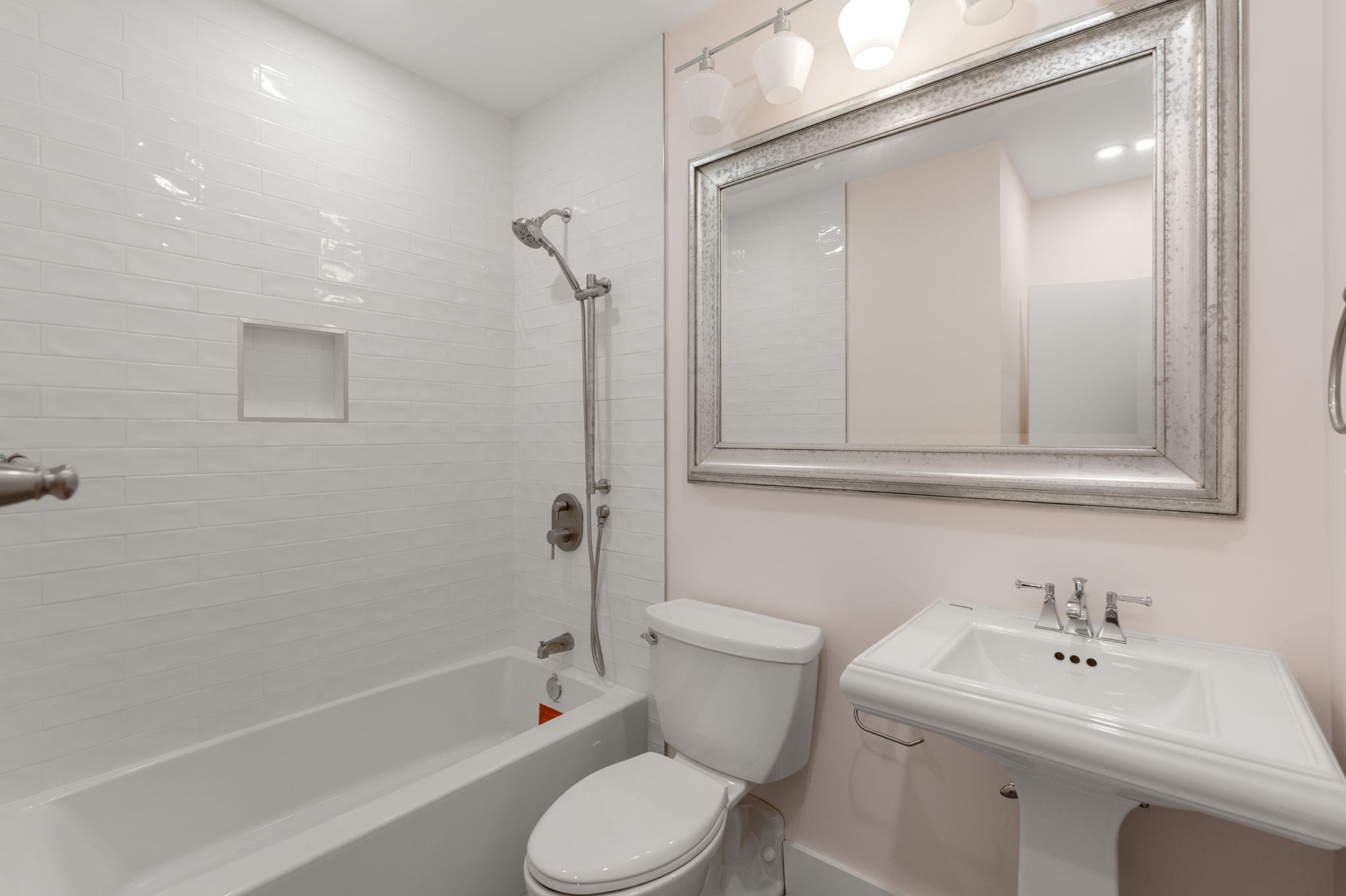 42 8th St # 1104 Property Photo 17