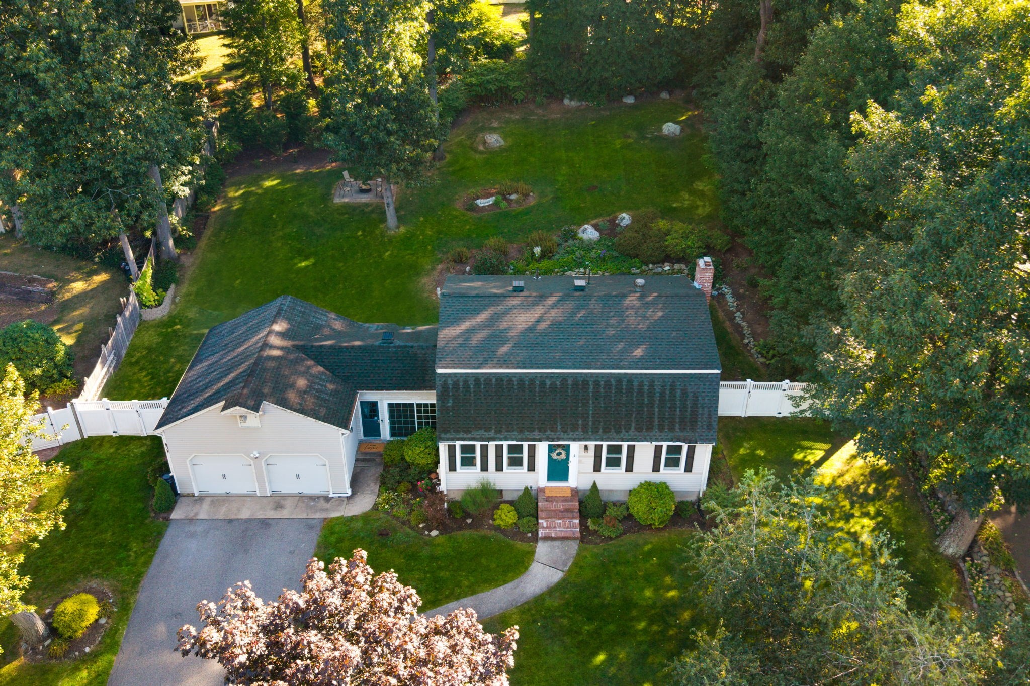 4 Kristin Ln Property Photo 2