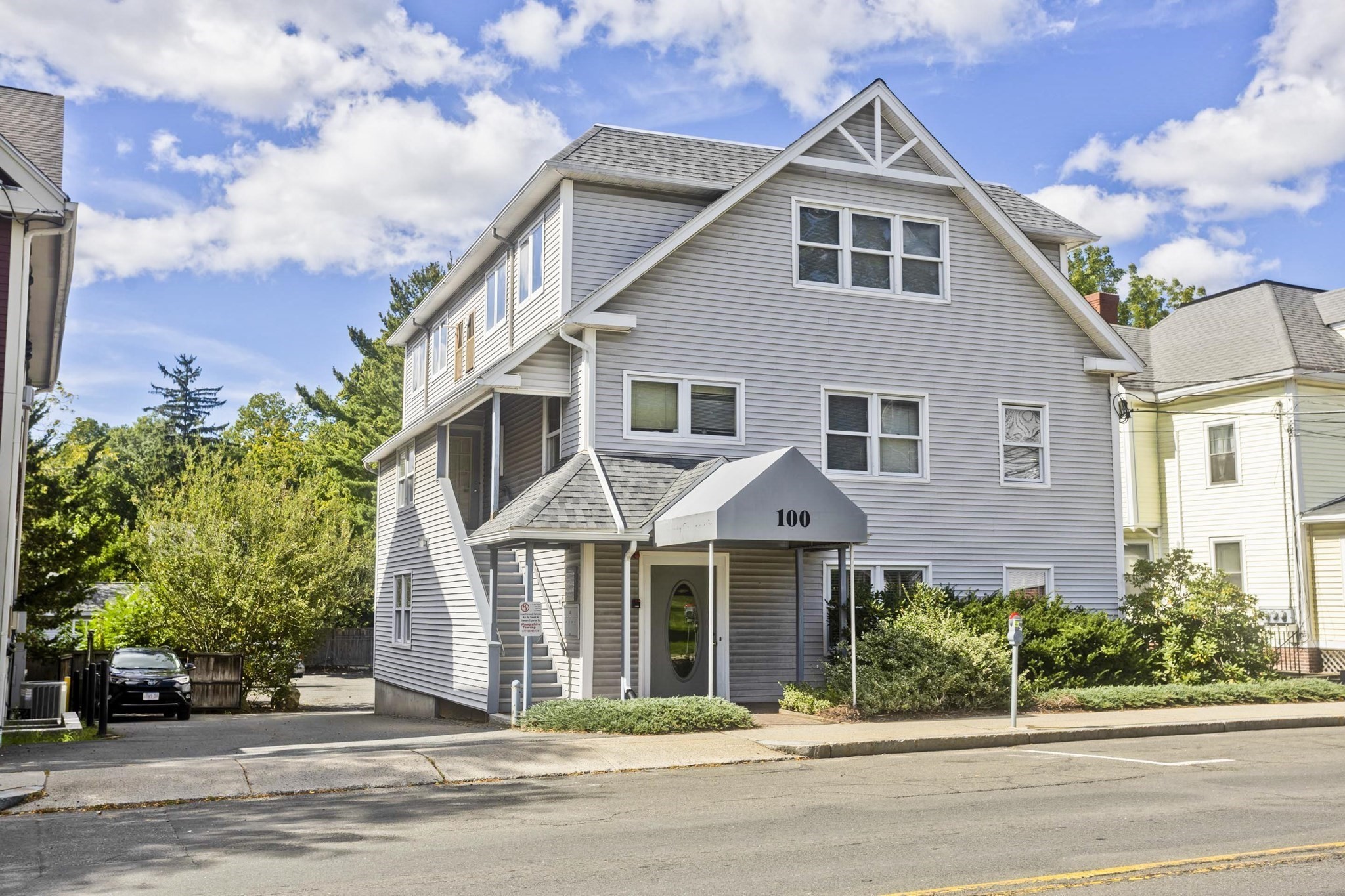100 King Street Property Photo 2