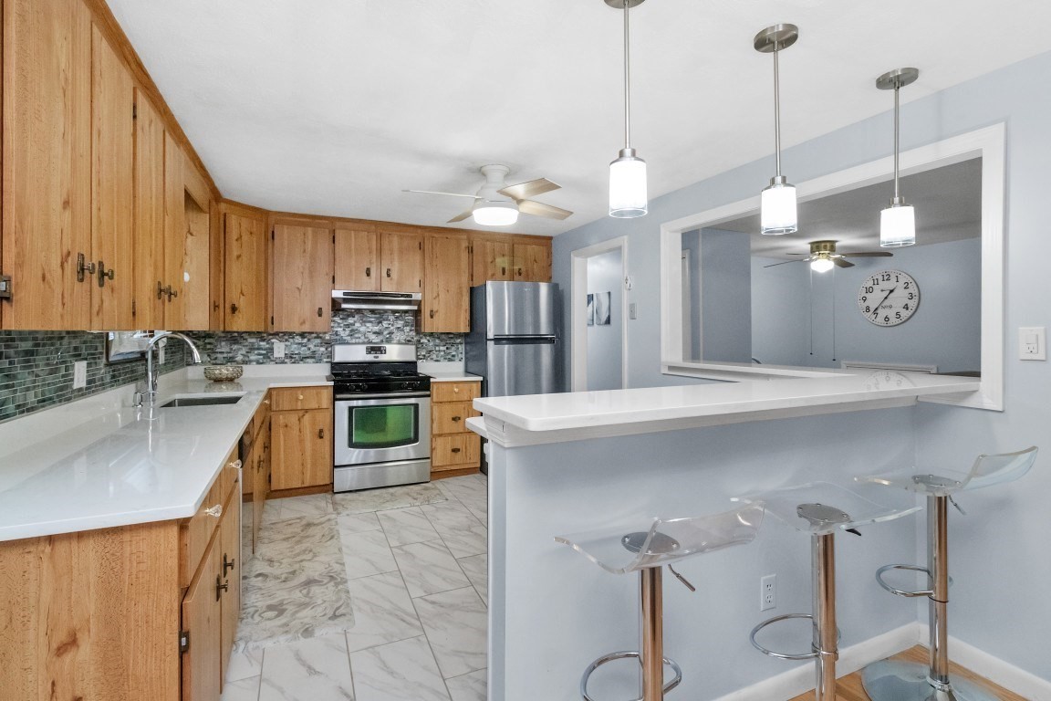 30 Lantern Ln Property Photo 2