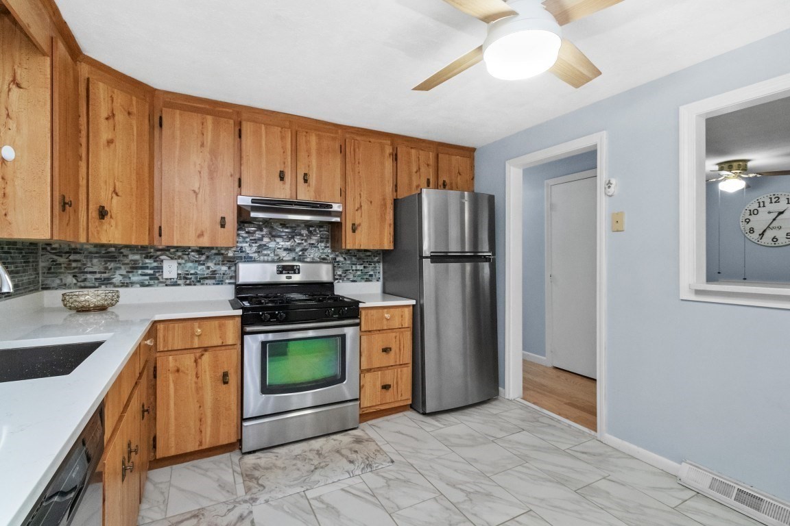 30 Lantern Ln Property Photo 3