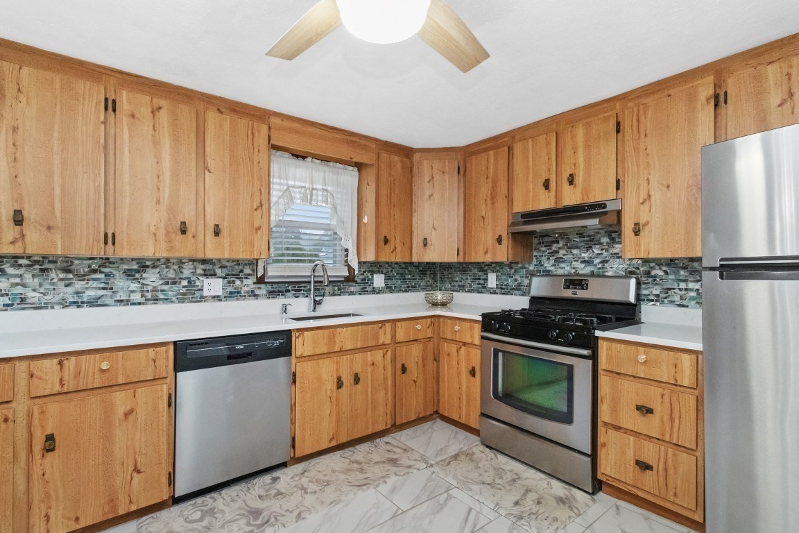 30 Lantern Ln Property Photo 5