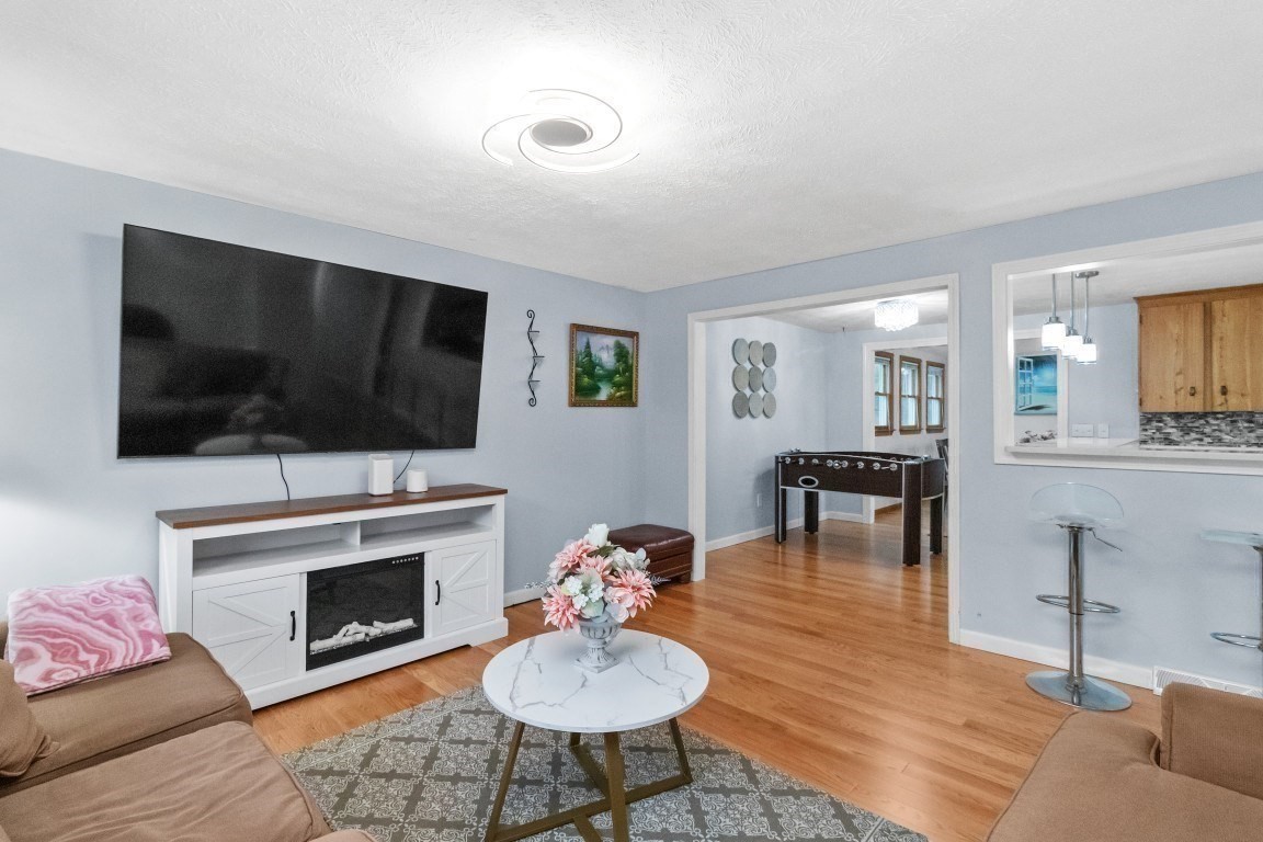 30 Lantern Ln Property Photo 12