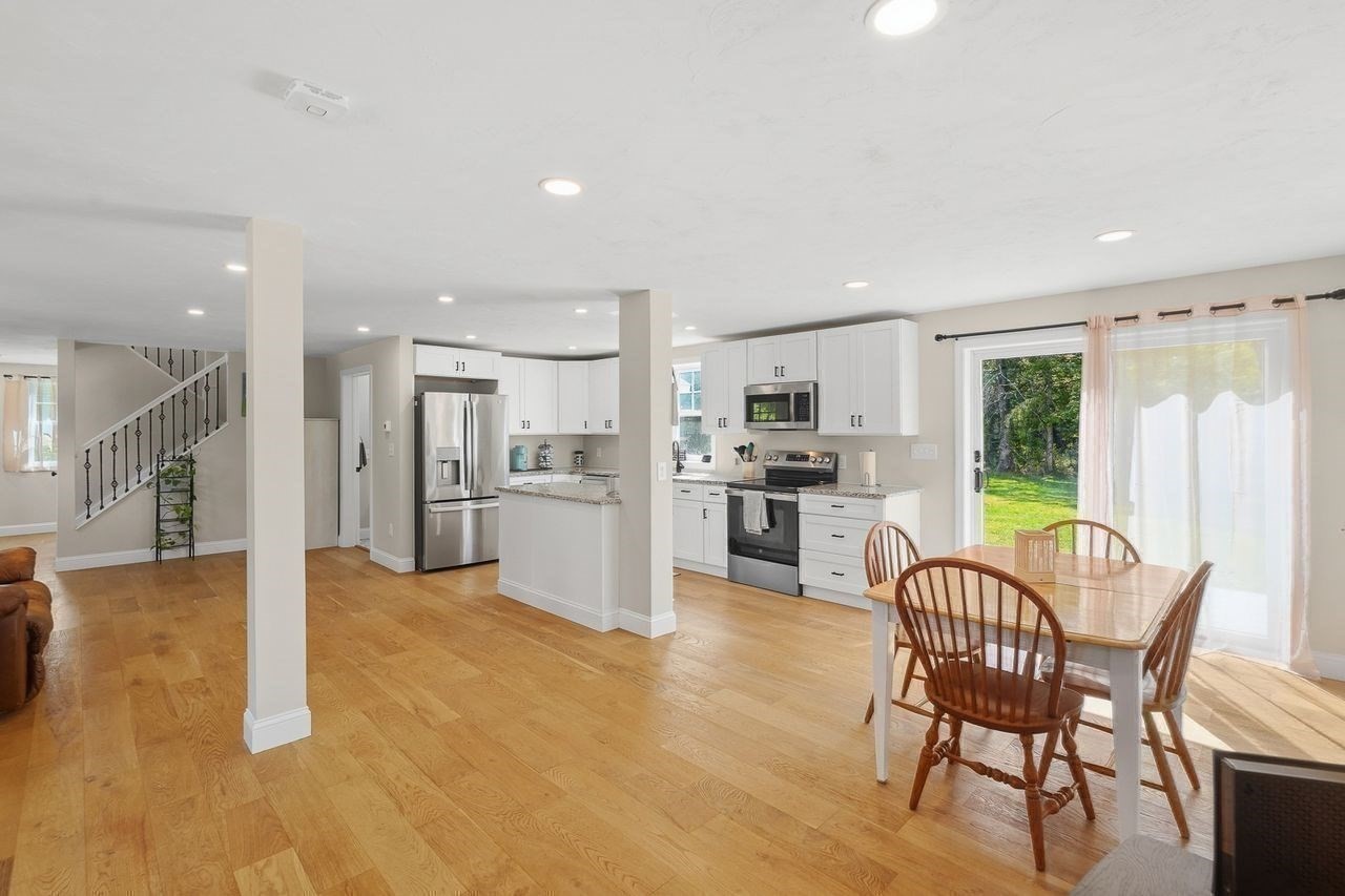 28 Ash St Property Photo 14