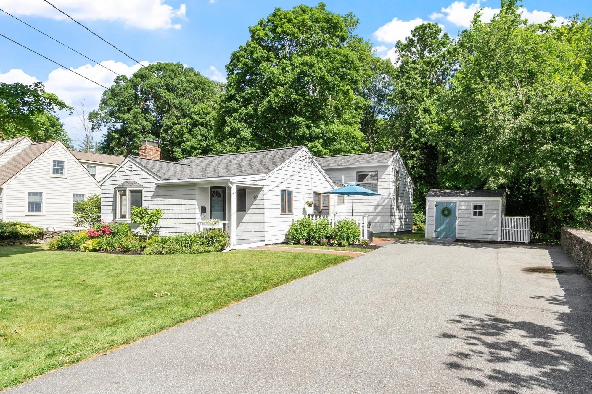 90 Summer St Property Photo 1