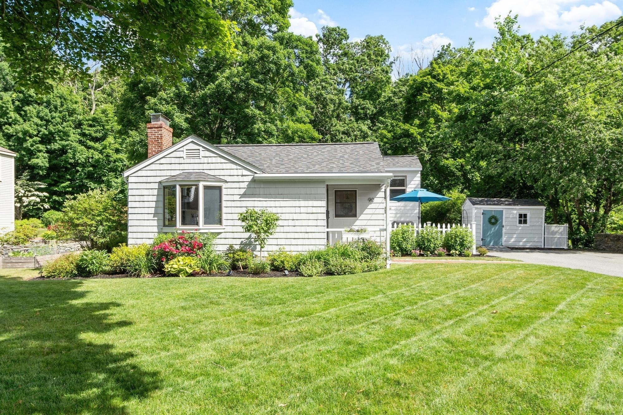 90 Summer St Property Photo 2