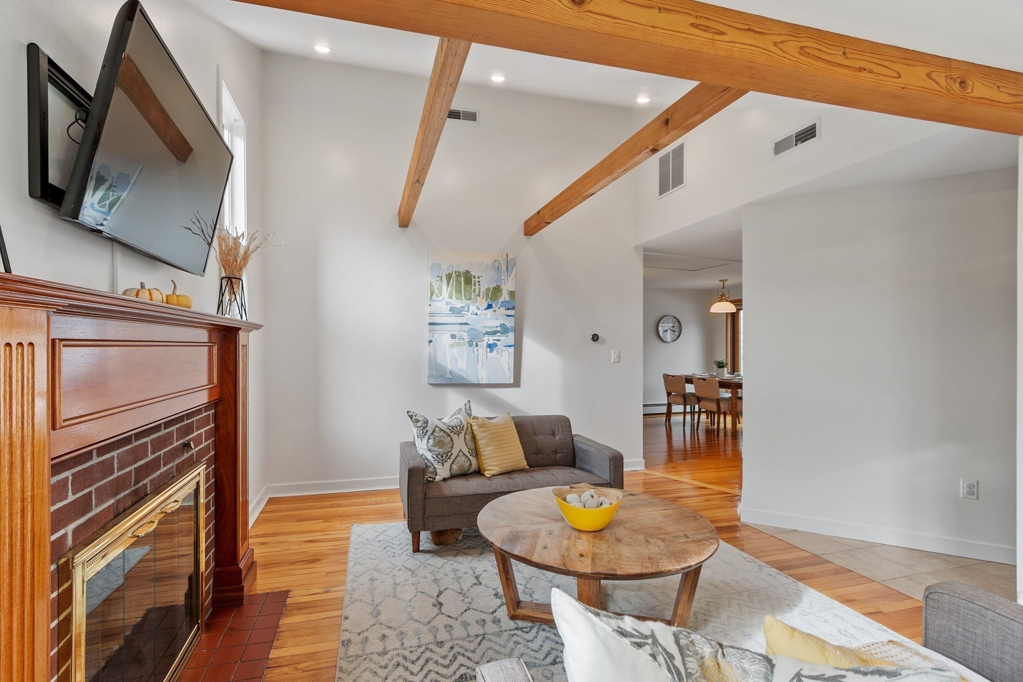 90 Summer St Property Photo 8