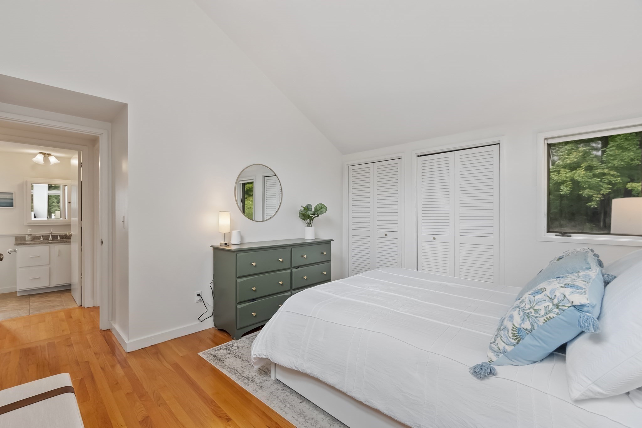 90 Summer St Property Photo 11
