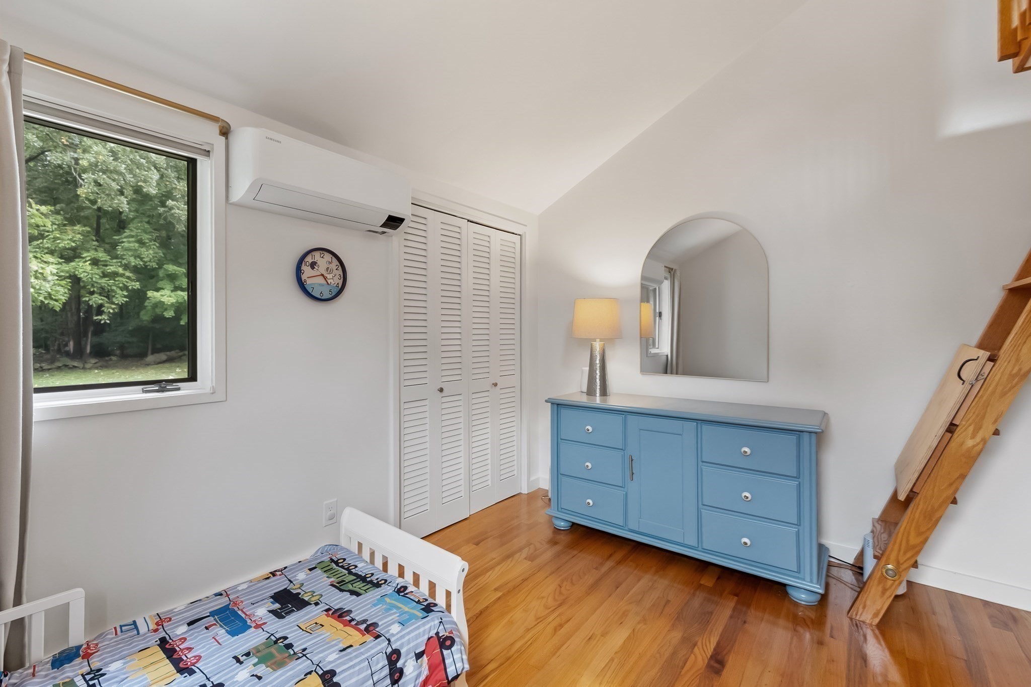 90 Summer St Property Photo 14