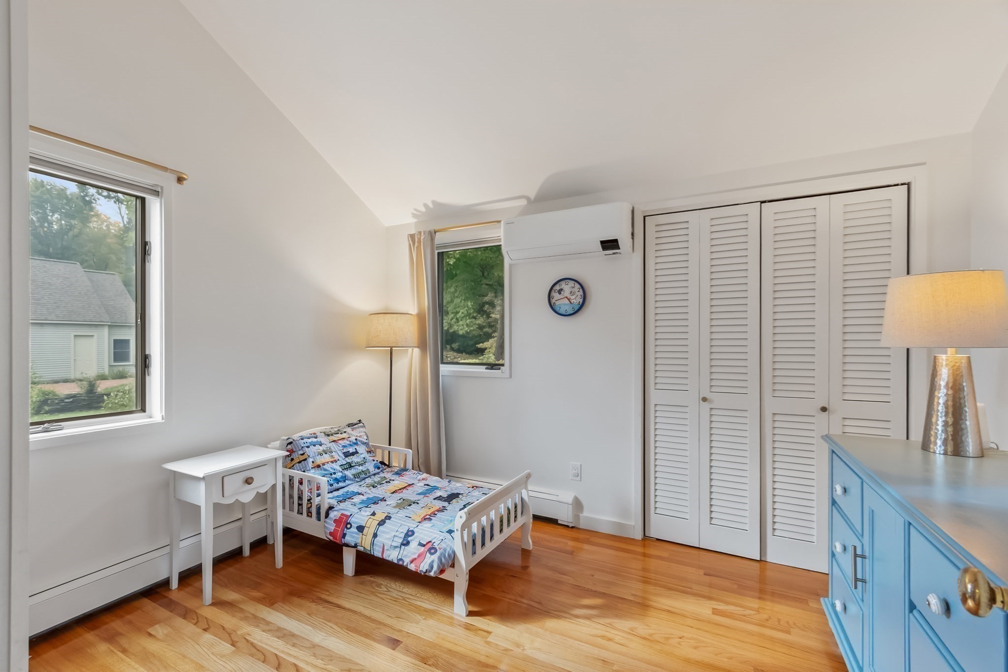 90 Summer St Property Photo 16