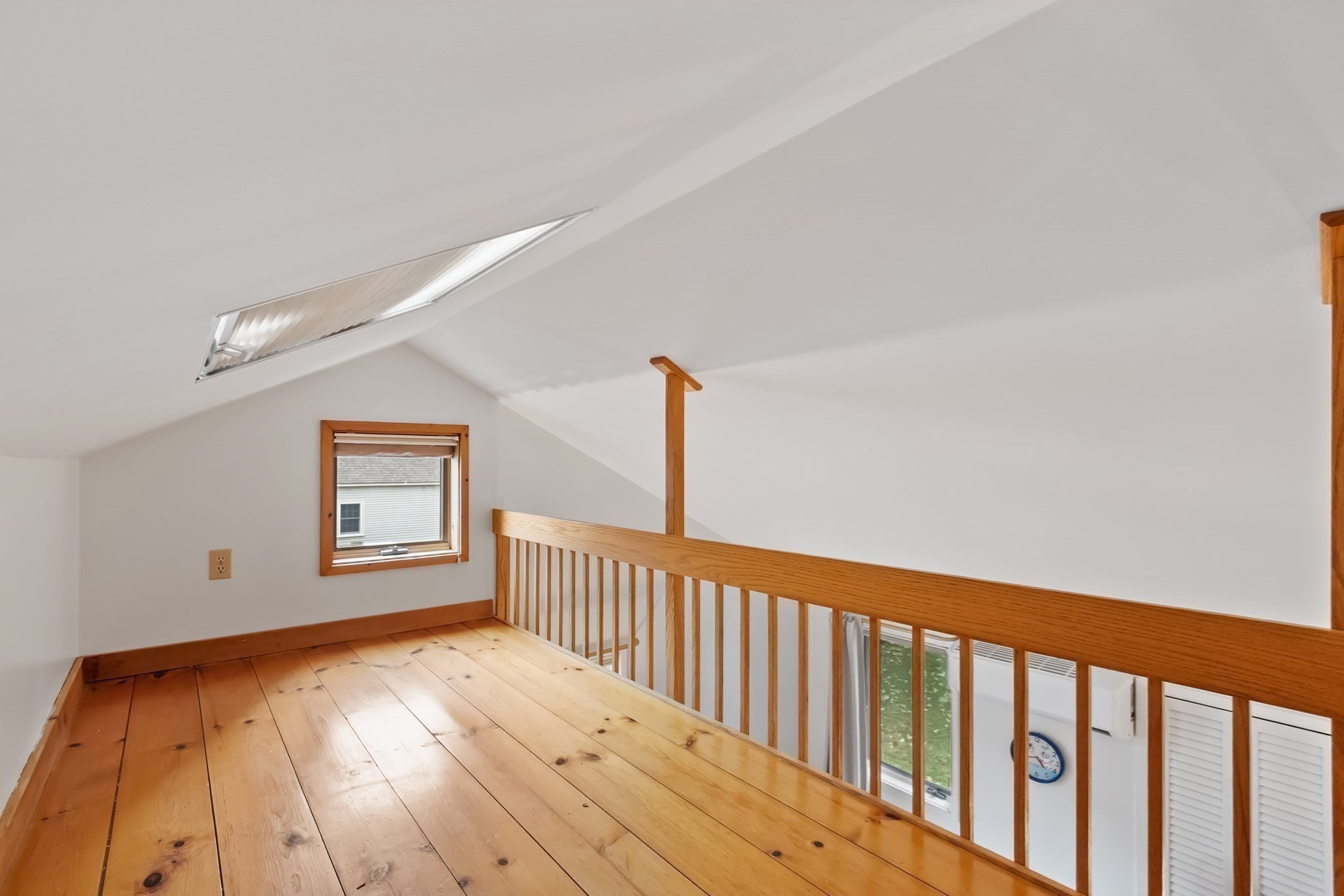 90 Summer St Property Photo 17