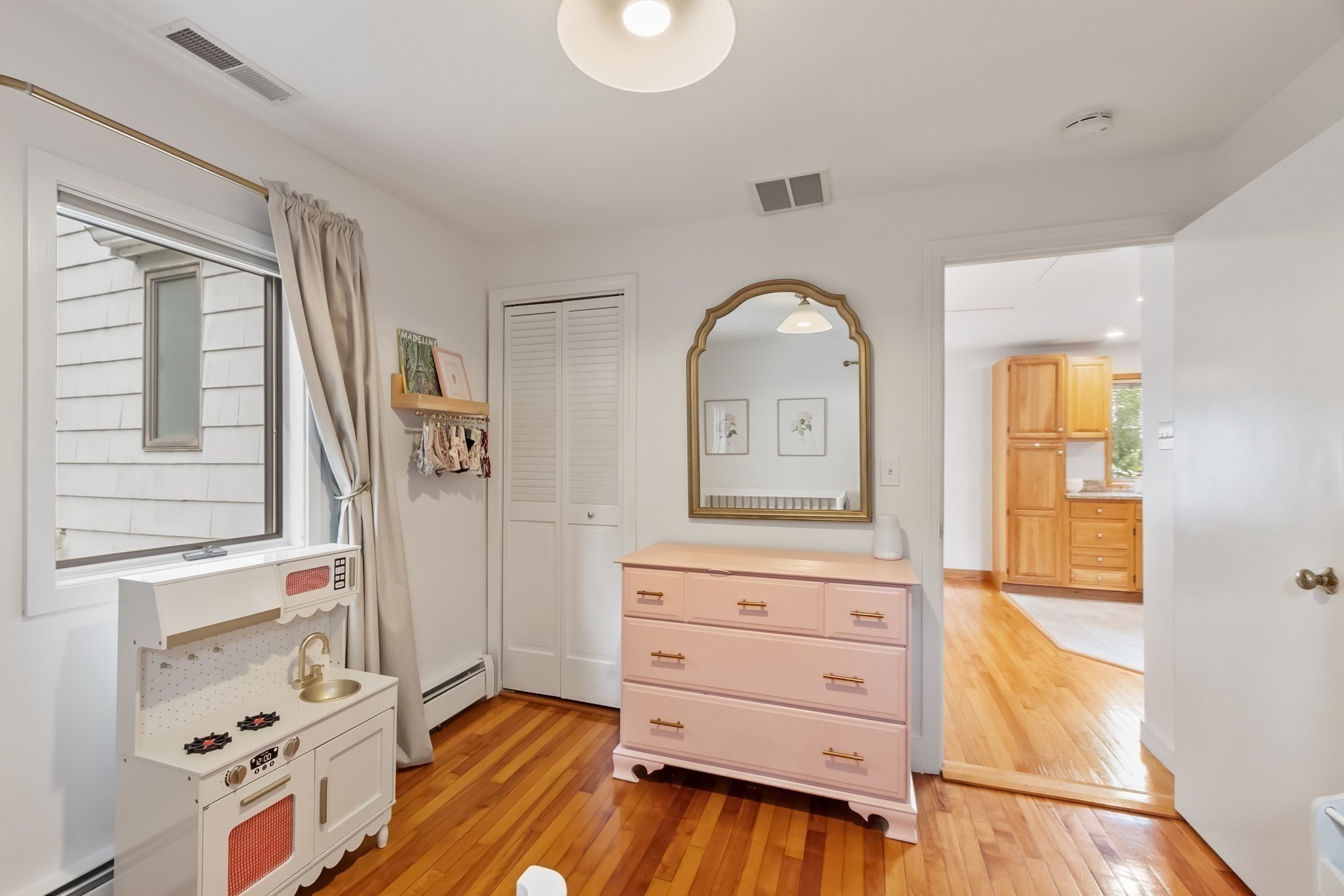 90 Summer St Property Photo 19