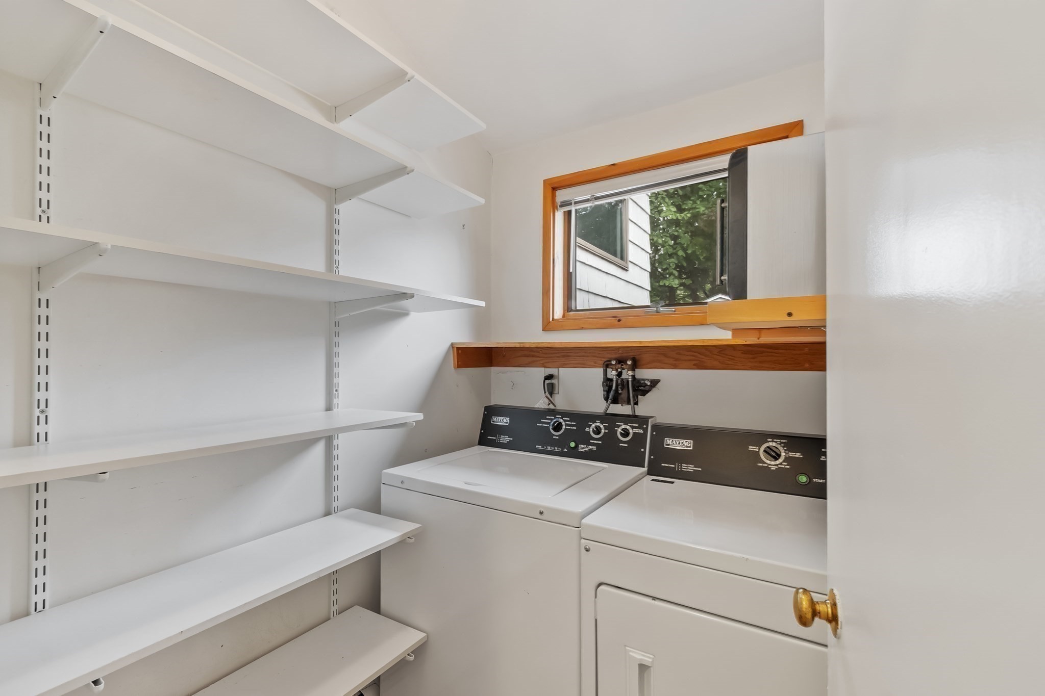 90 Summer St Property Photo 21