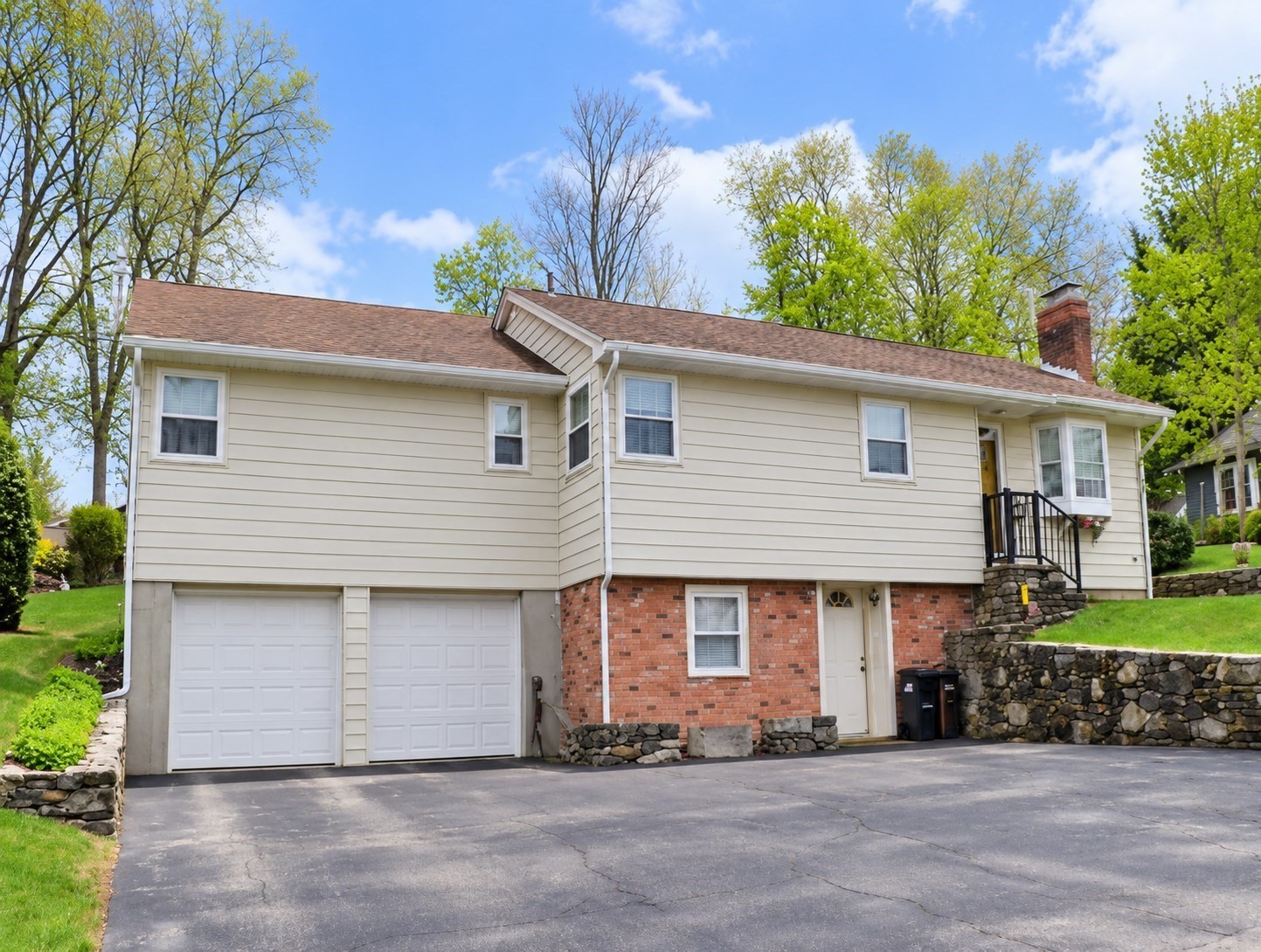 33 Adella St # B Property Photo 1