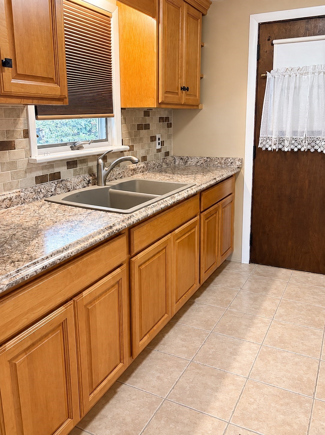 33 Adella St # B Property Photo 2