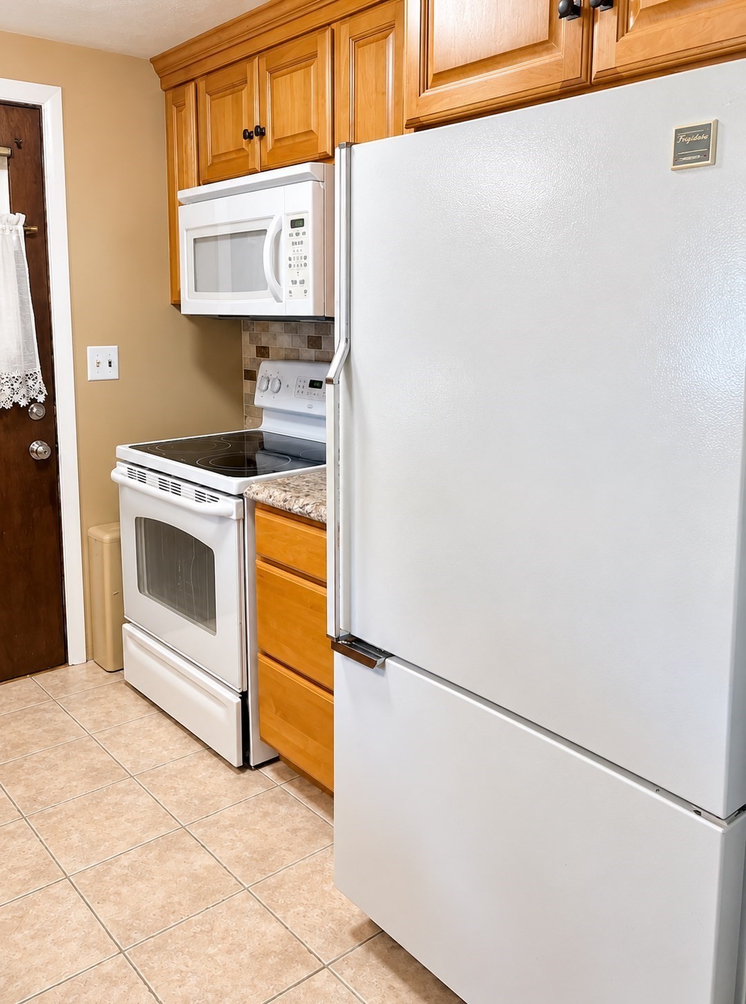 33 Adella St # B Property Photo 3