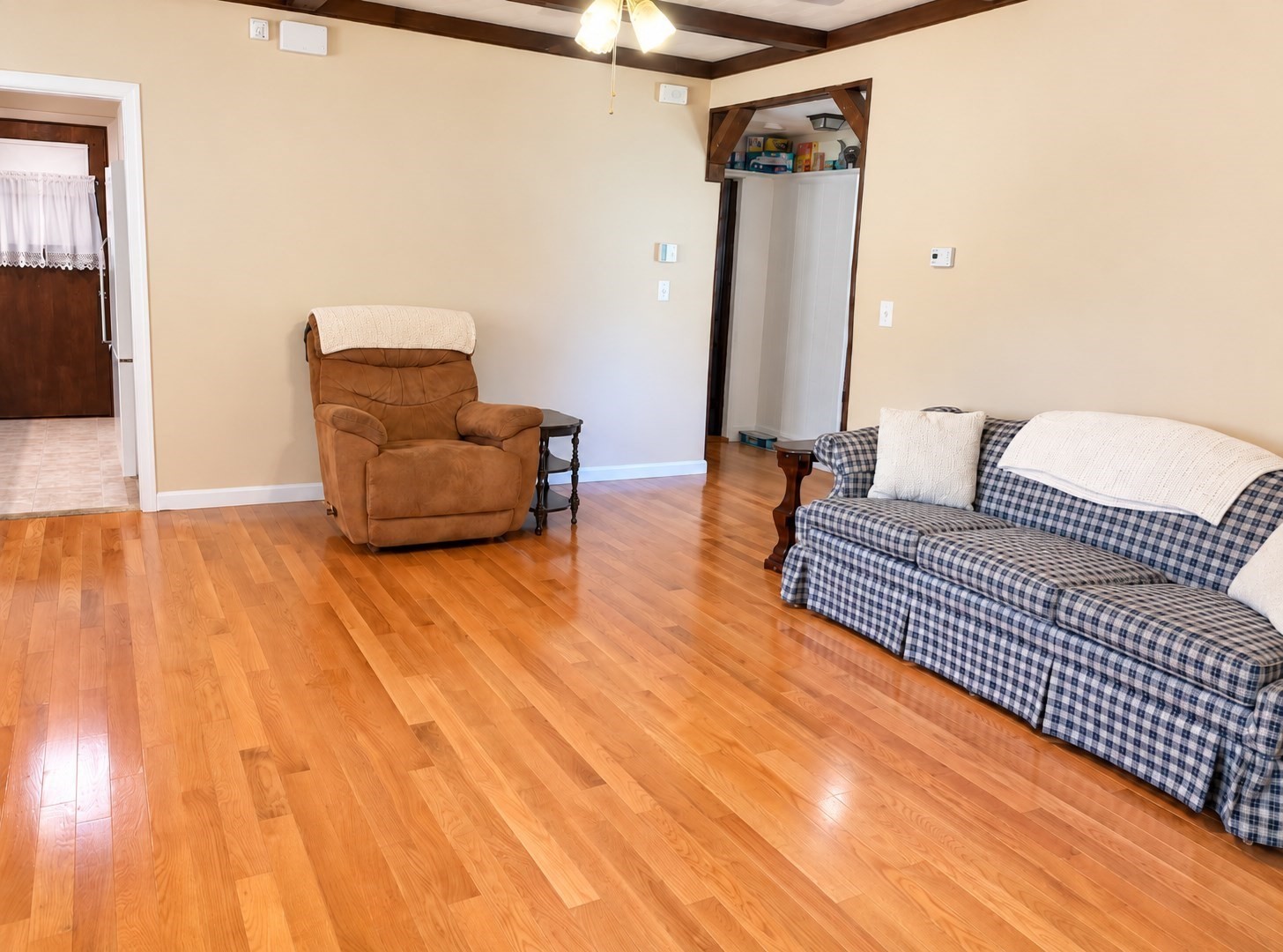 33 Adella St # B Property Photo 5