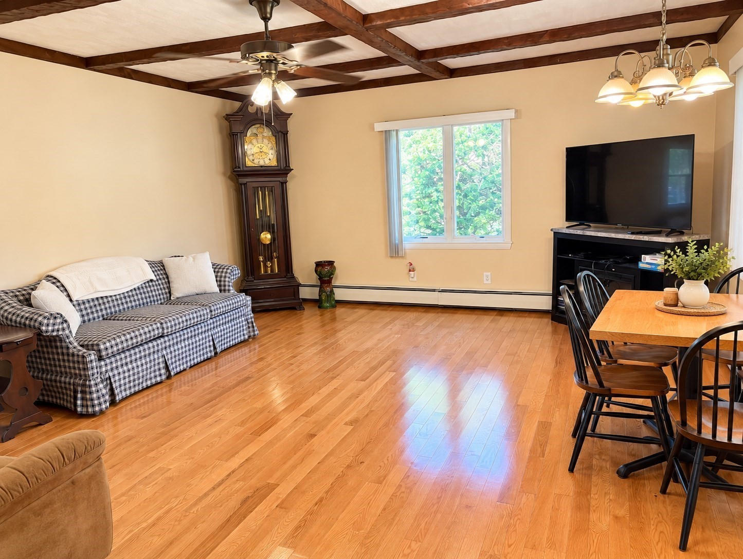 33 Adella St # B Property Photo 6